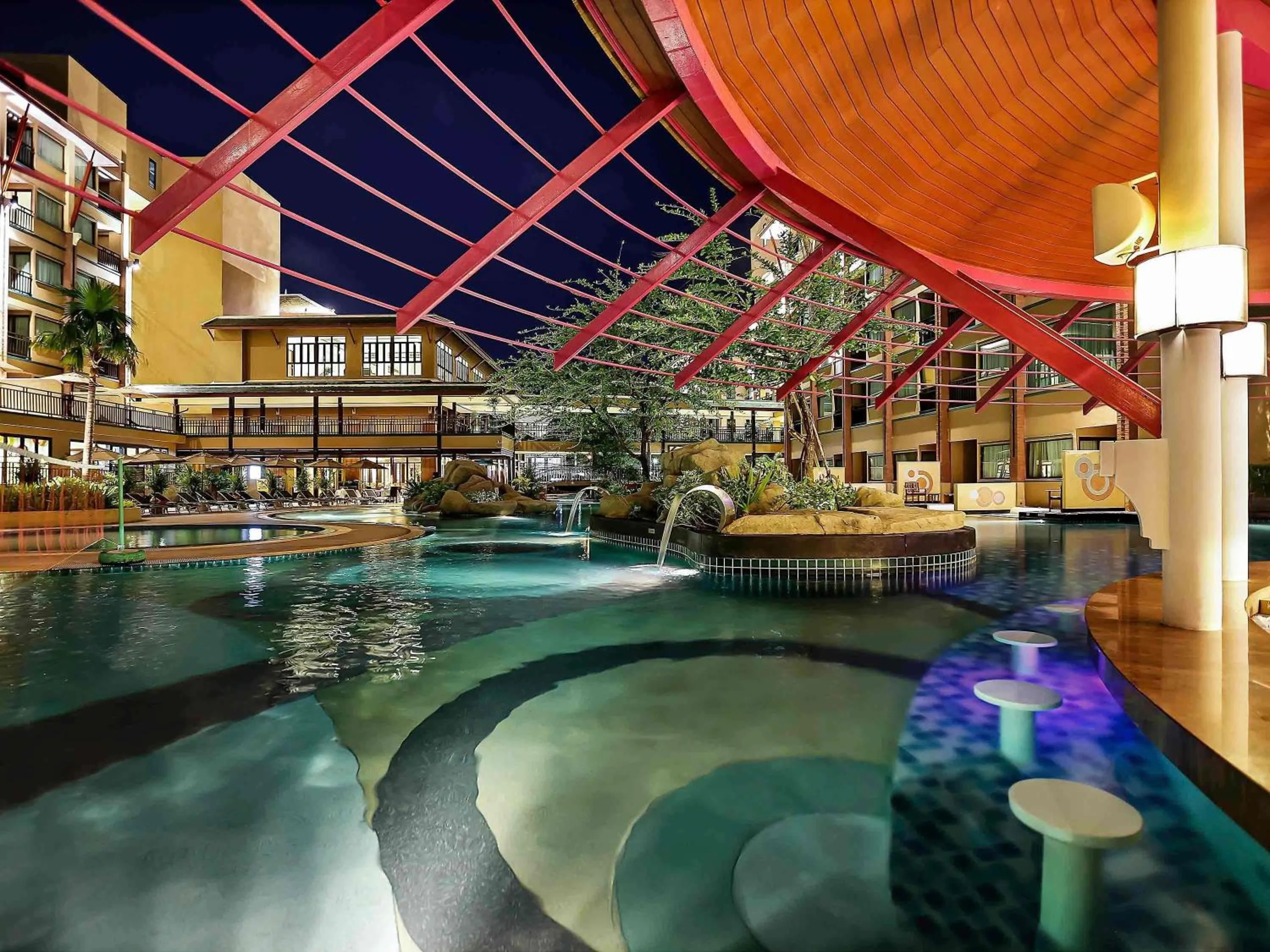 Lounge or bar in Novotel Phuket Vintage Park Resort