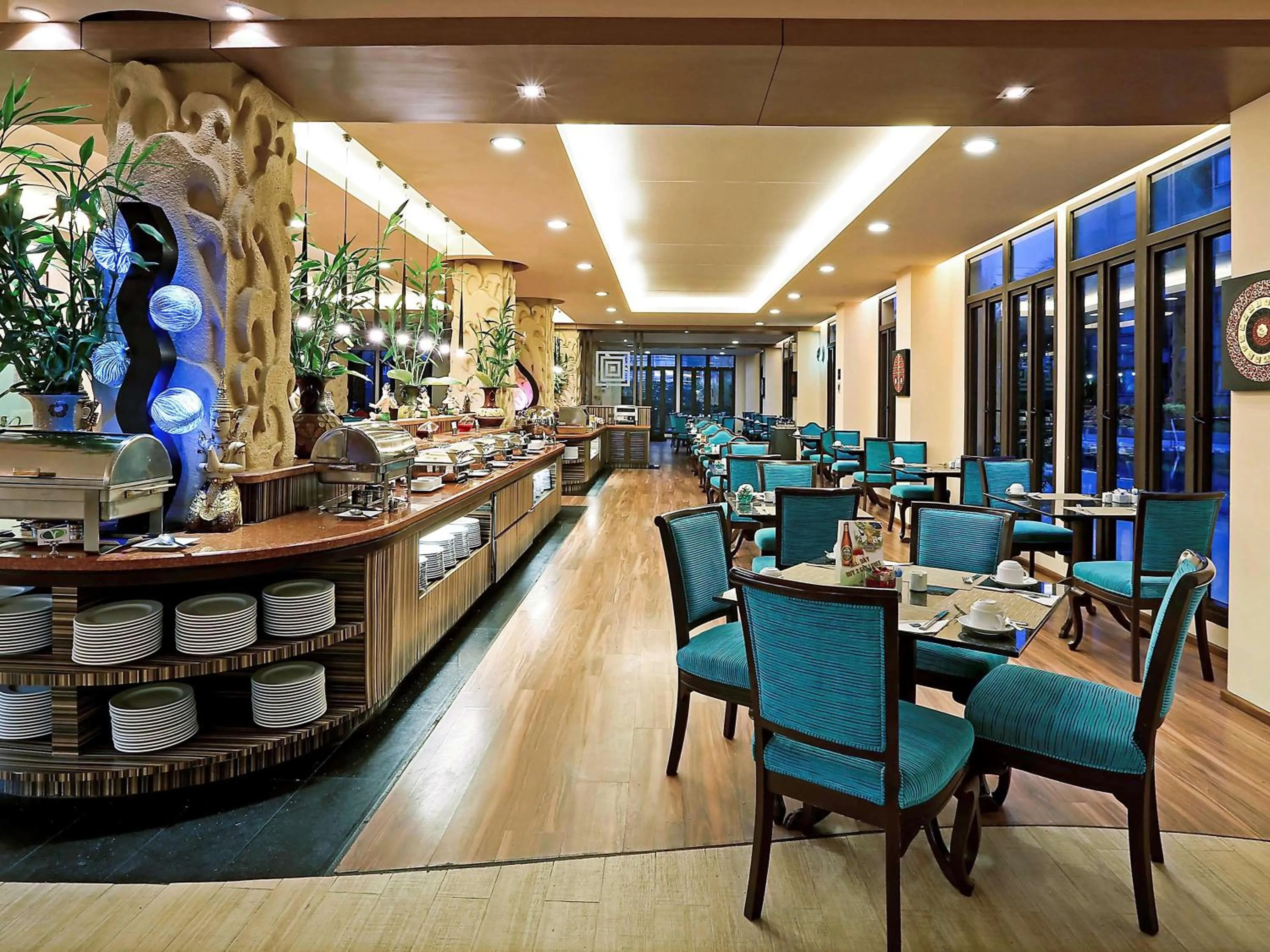 Restaurant/places to eat in Novotel Phuket Vintage Park Resort