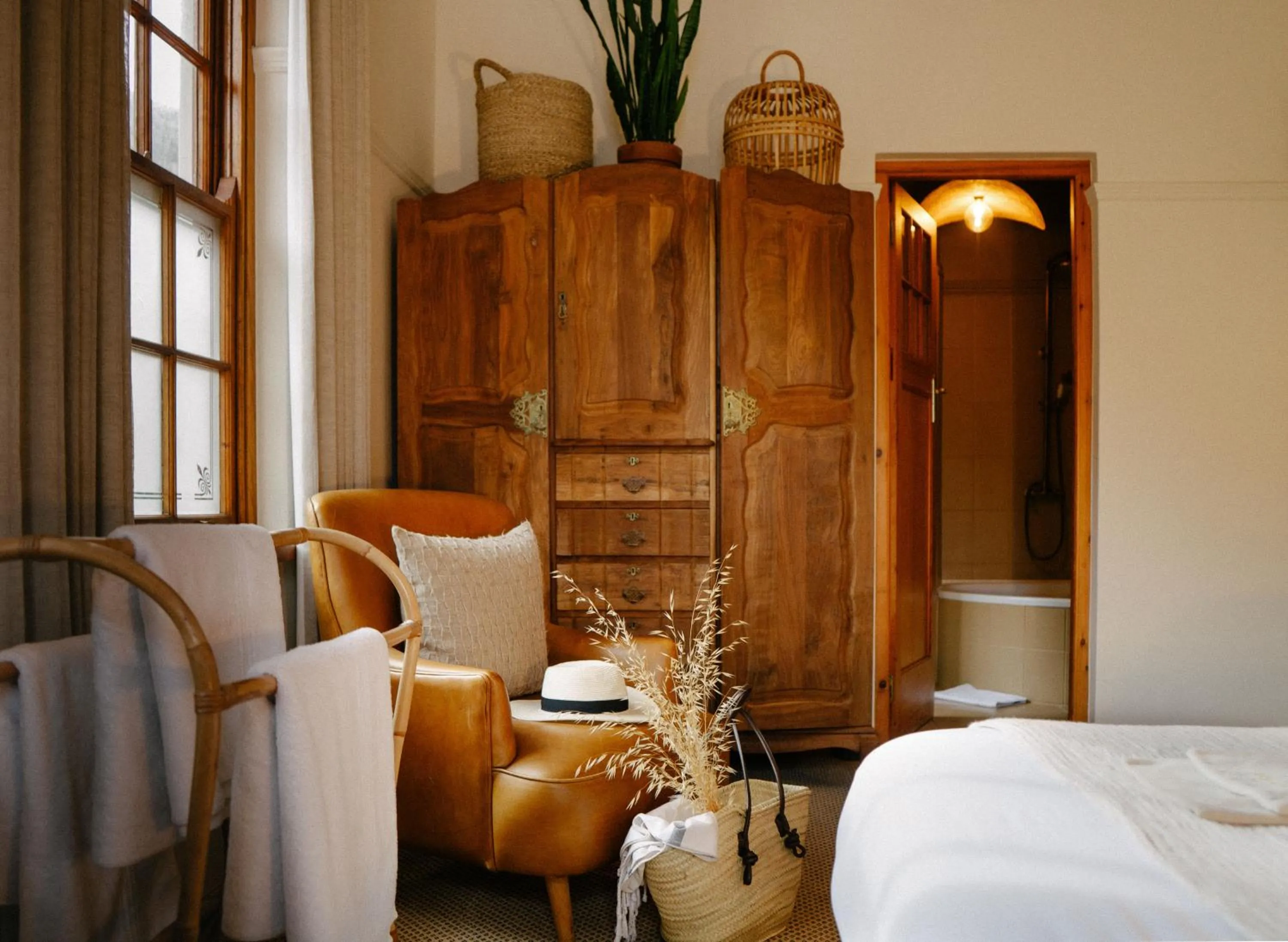 wardrobe, Bed in Sonnekus Boutique Hotel & Bistro