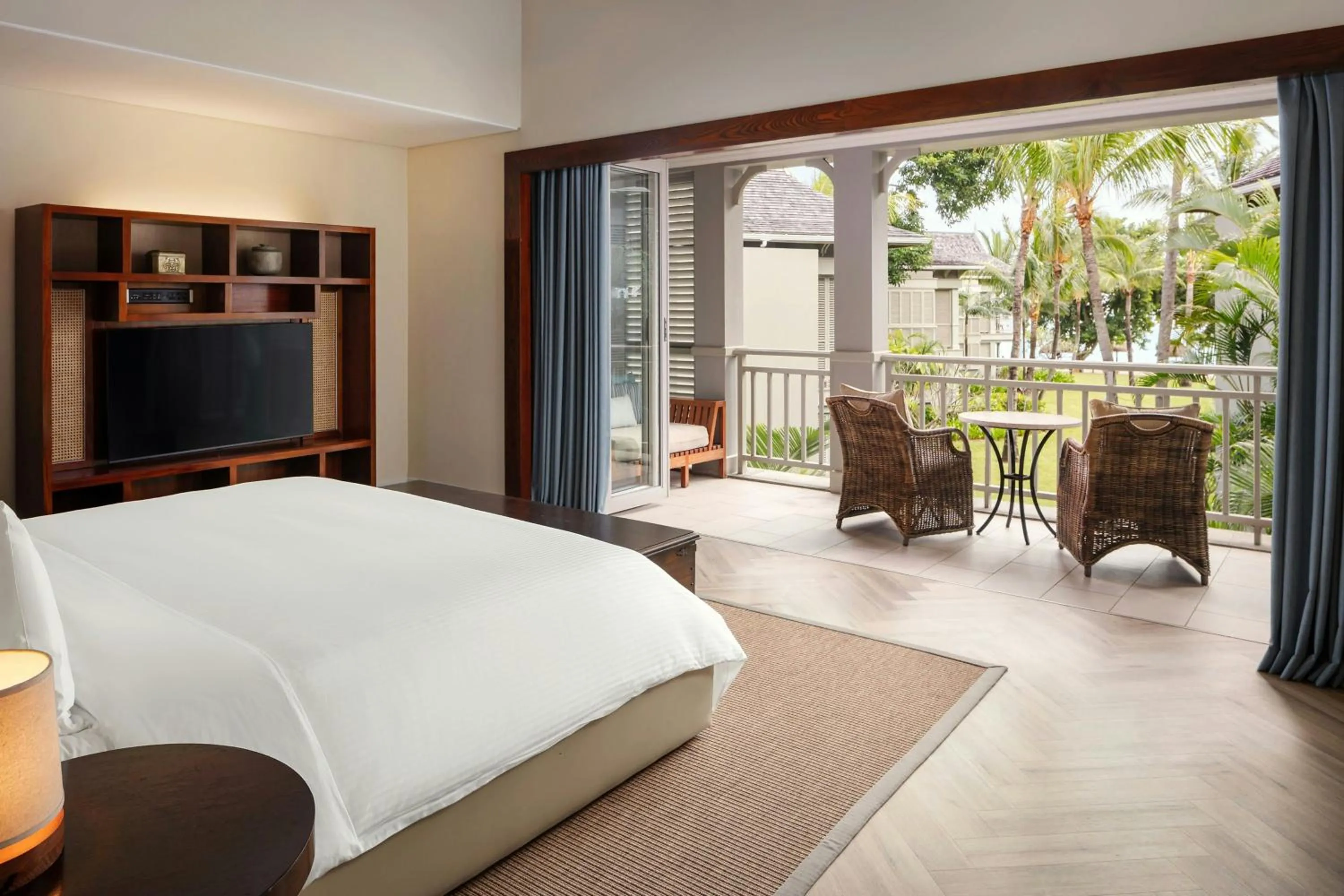 Photo of the whole room, Bed in JW Marriott Mauritius Resort