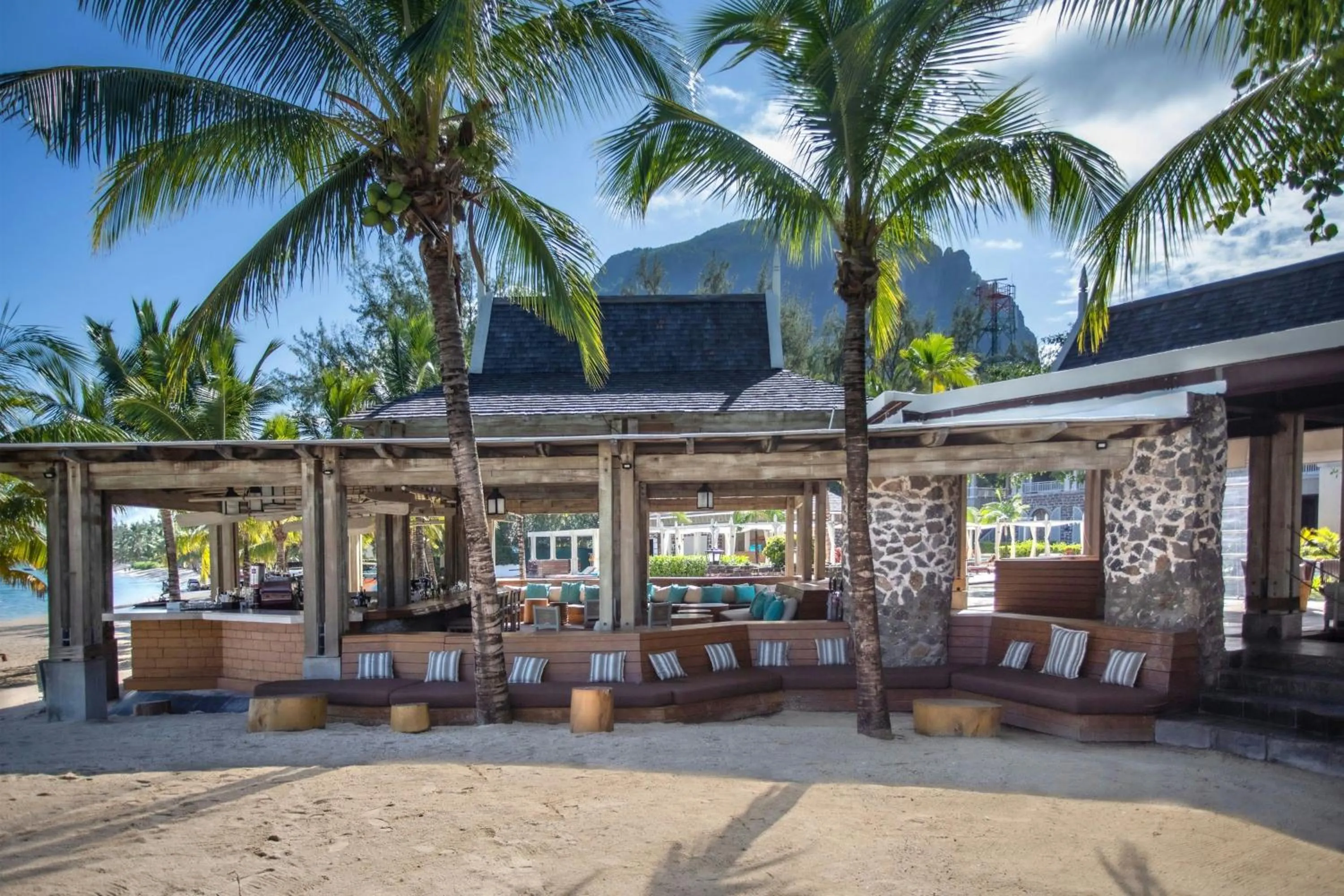 Lounge or bar in JW Marriott Mauritius Resort