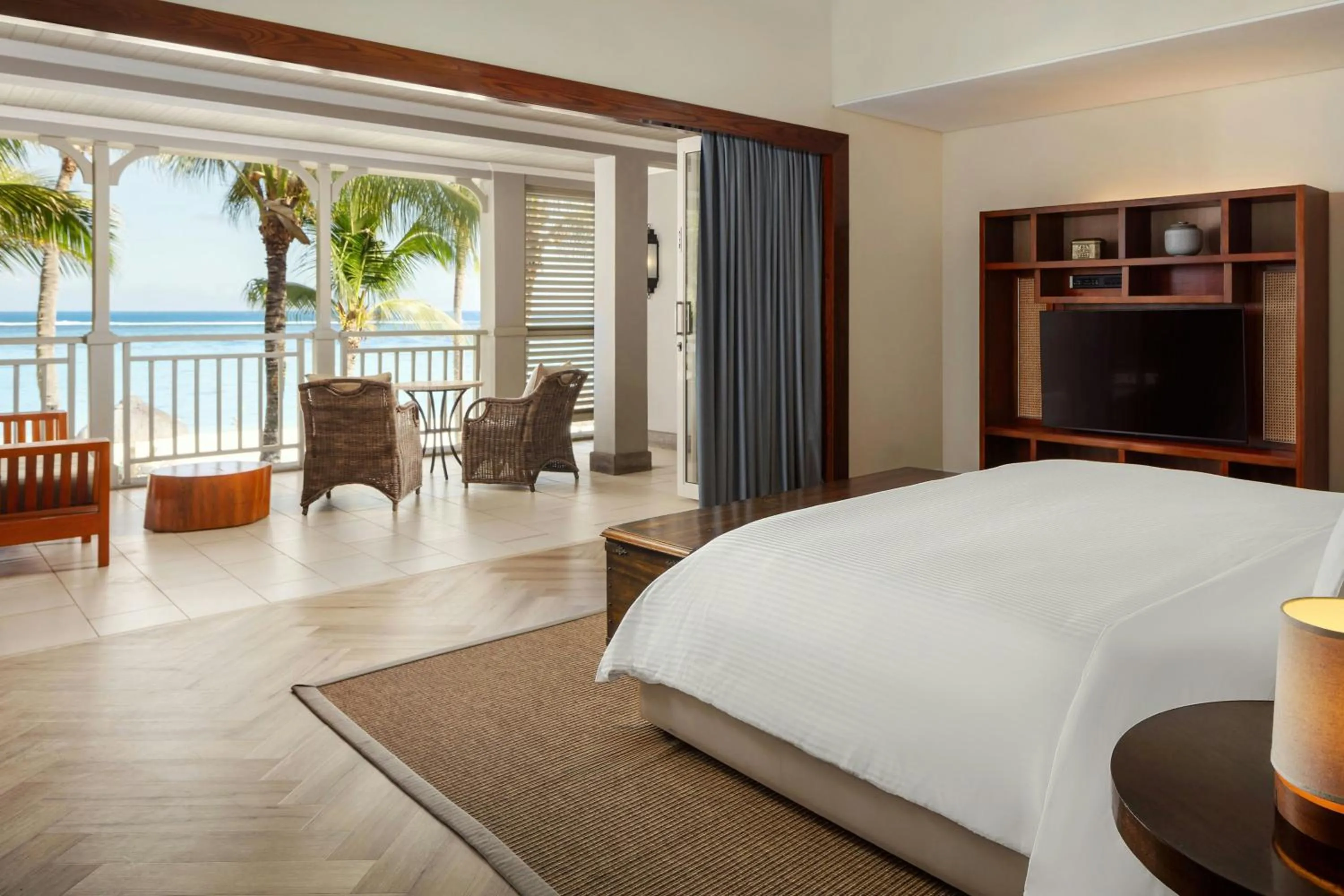 Photo of the whole room, Bed in JW Marriott Mauritius Resort