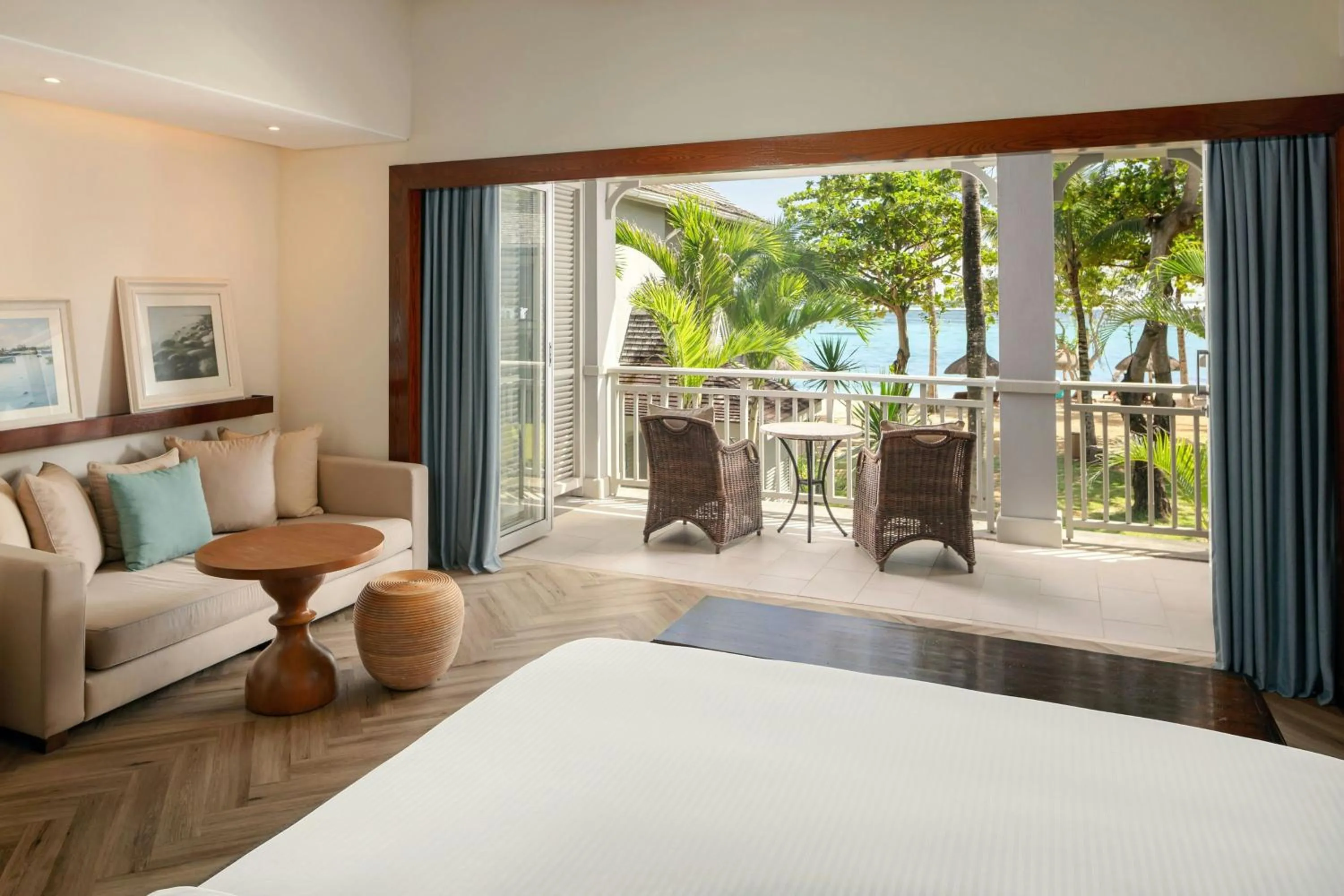 Photo of the whole room, Bed in JW Marriott Mauritius Resort