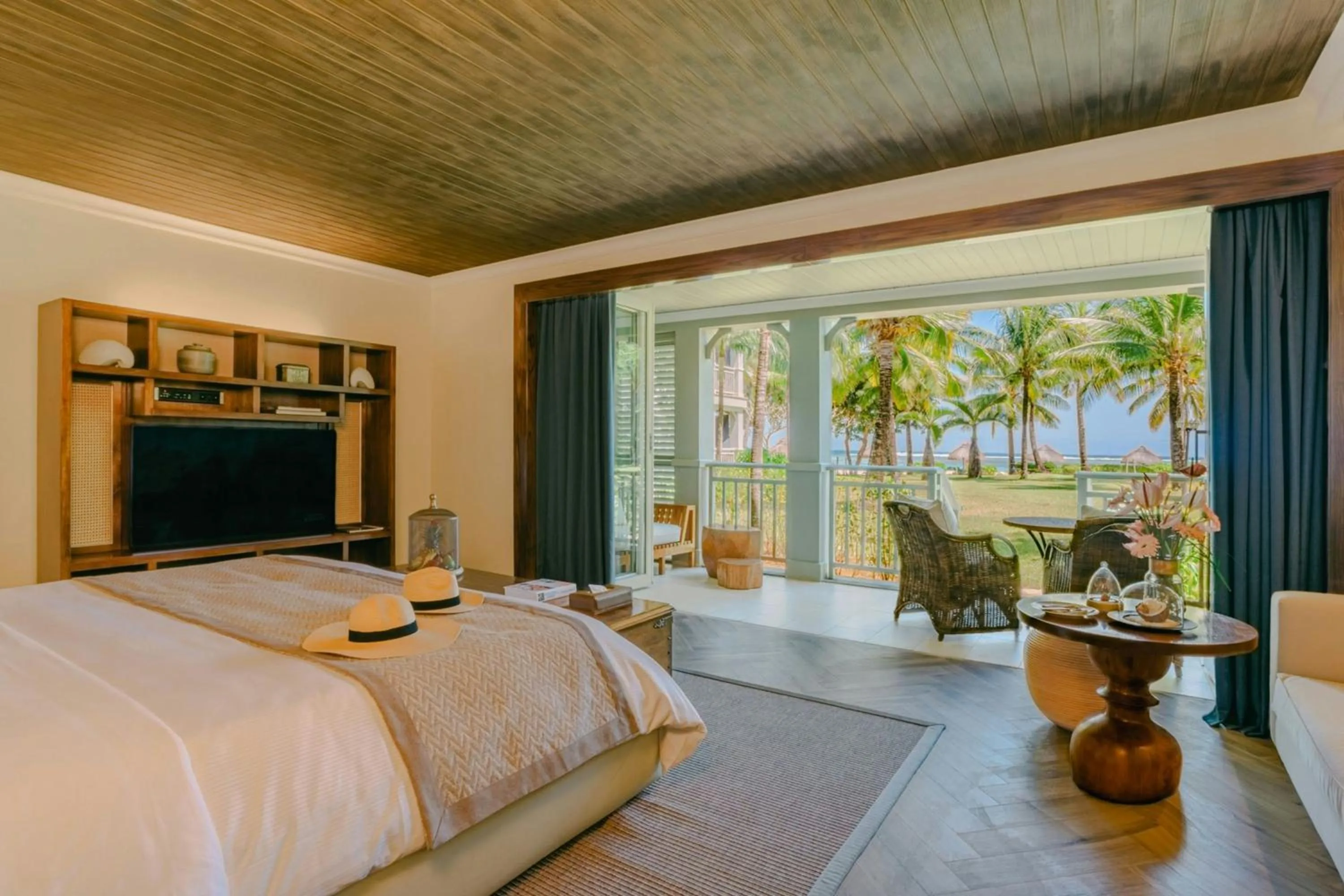 Photo of the whole room, Bed in JW Marriott Mauritius Resort