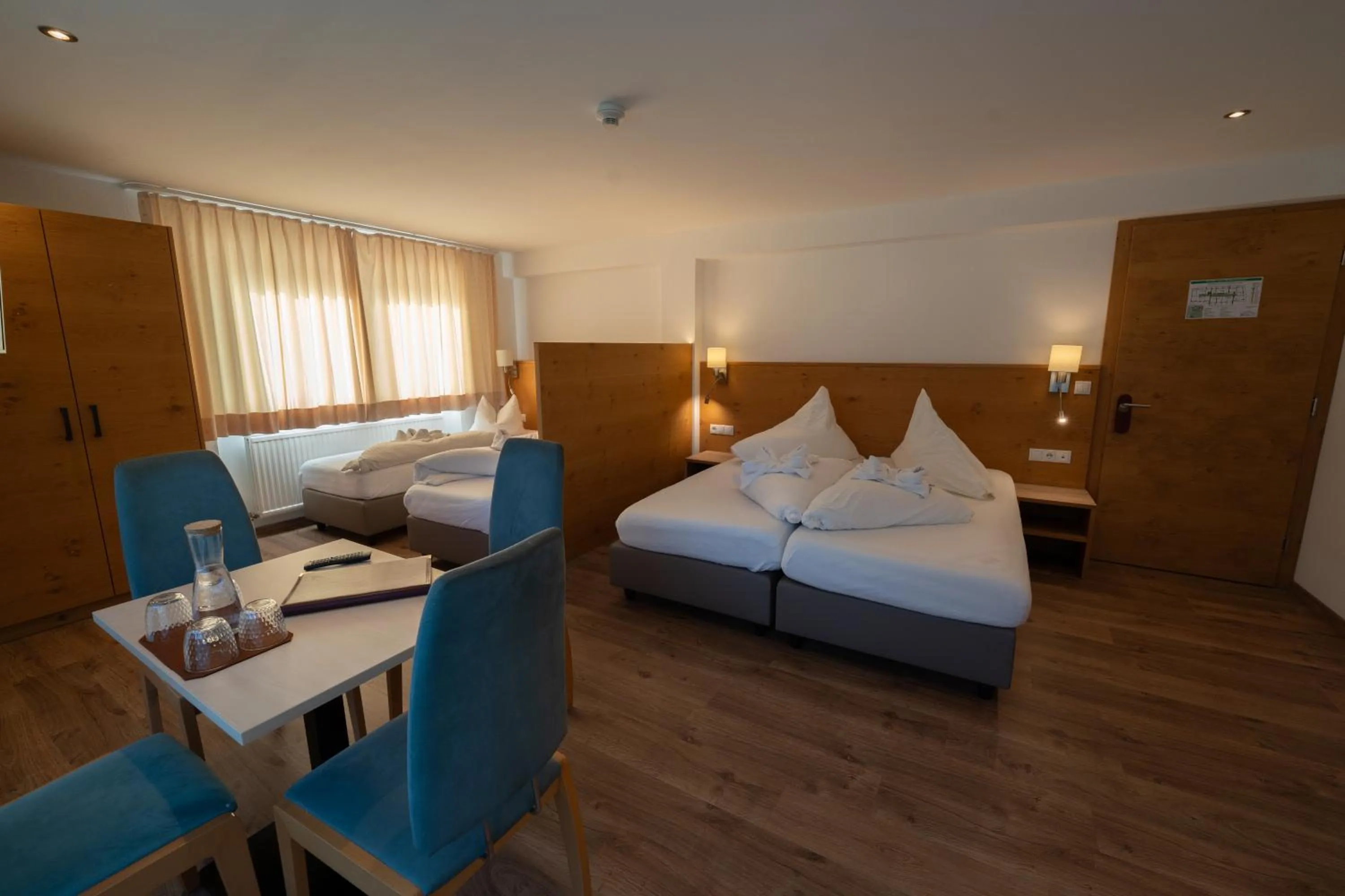 Living room, Bed in Alpenhotel Regina