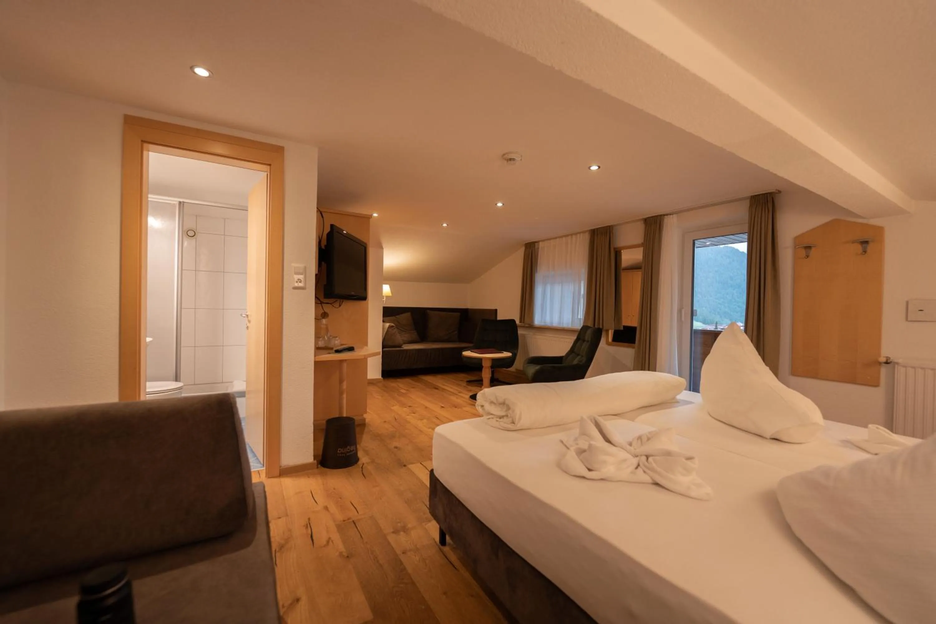 Photo of the whole room, Bed in Alpenhotel Regina