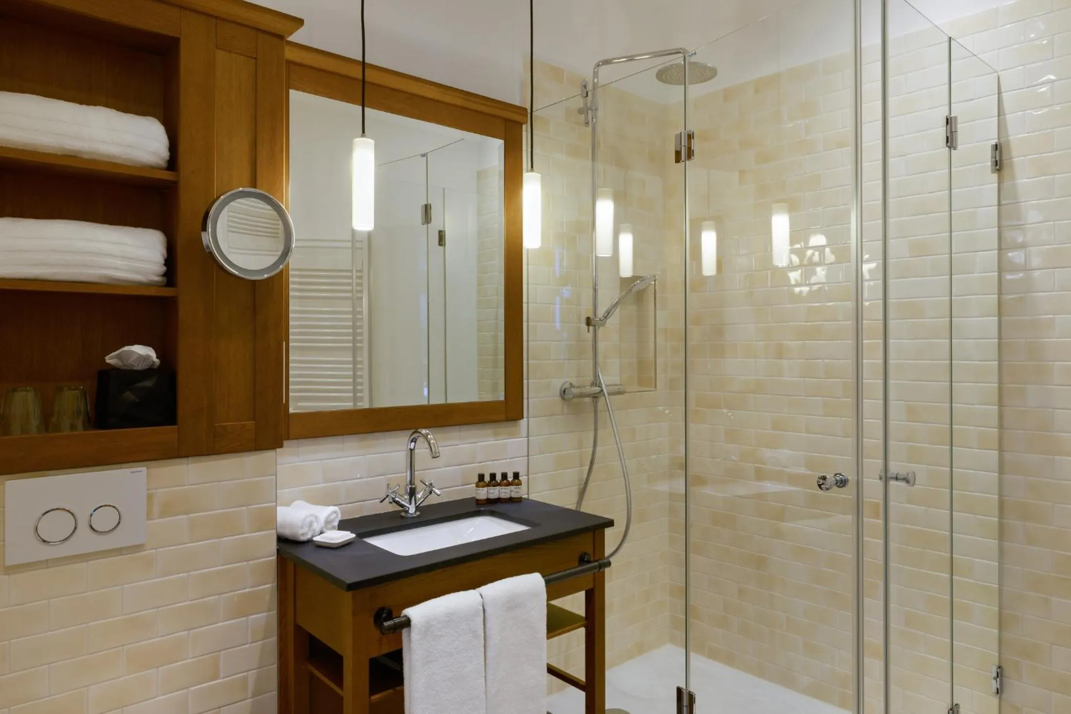 Shower in Das kleine Grindel