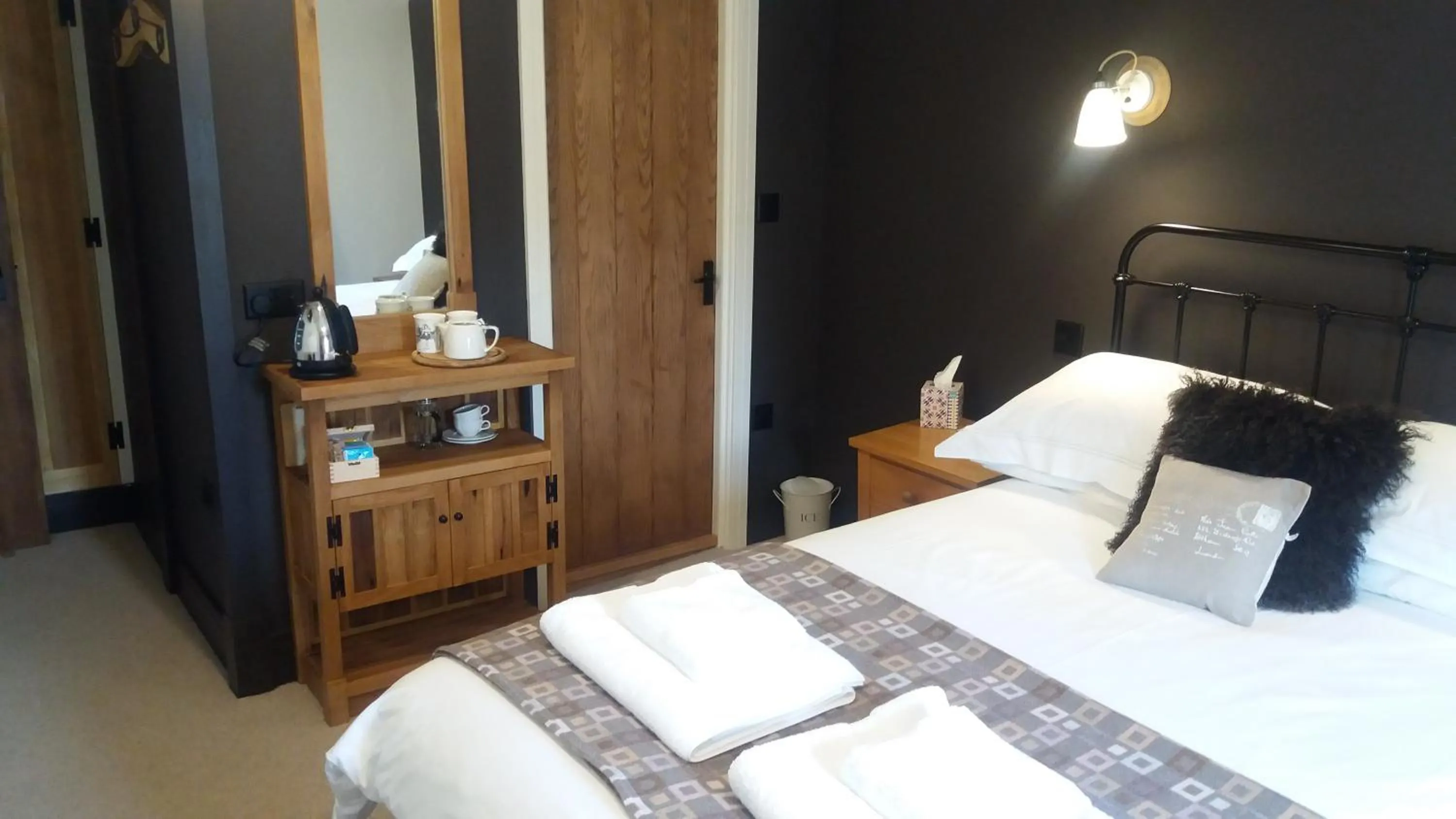 Photo of the whole room, Bed in Bridge House