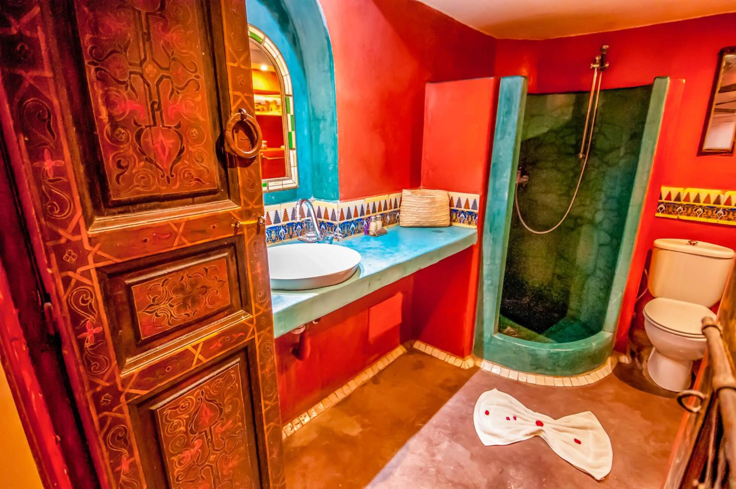 Shower in Riad Chorfa