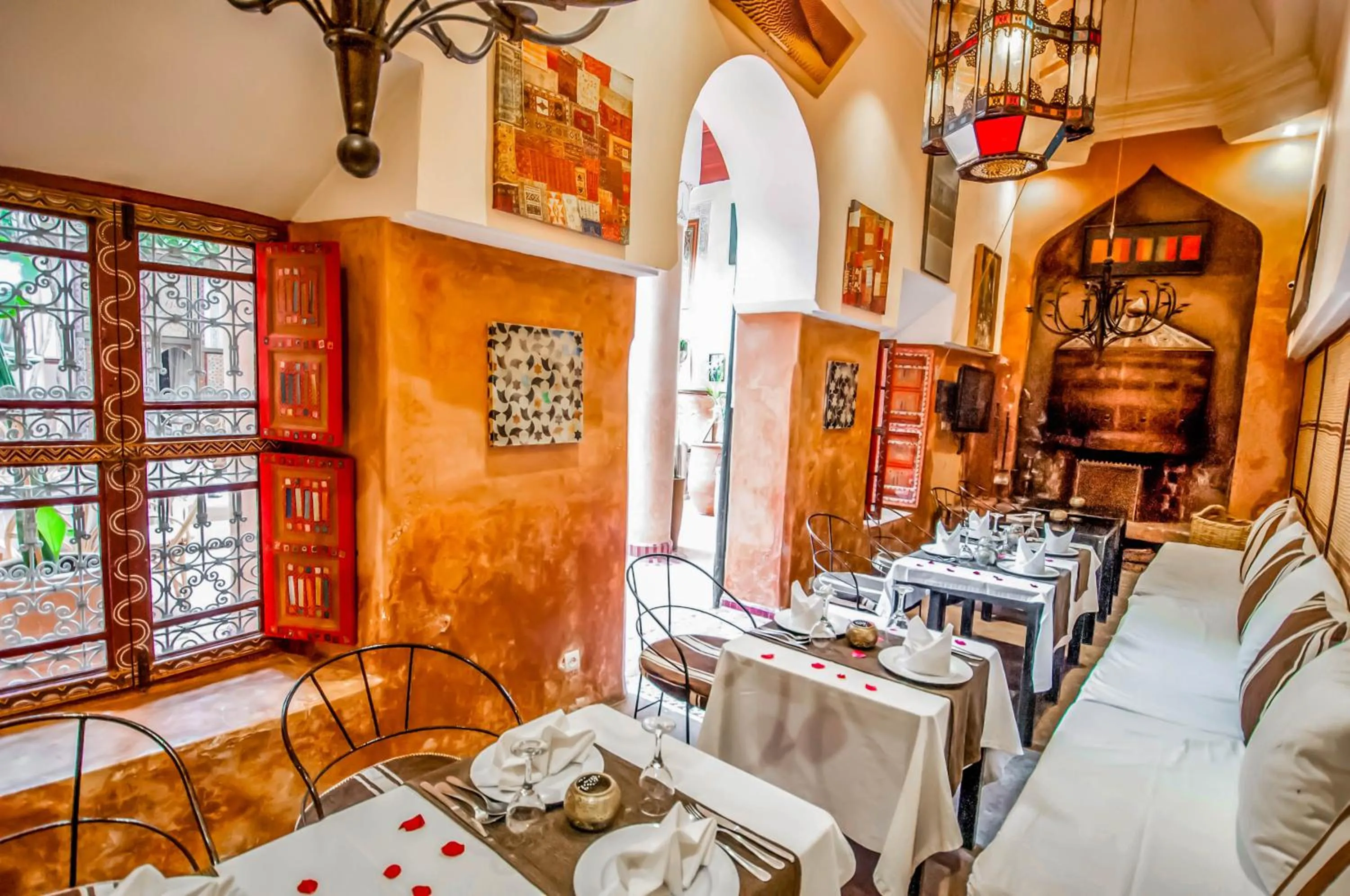 Restaurant/places to eat in Riad Chorfa