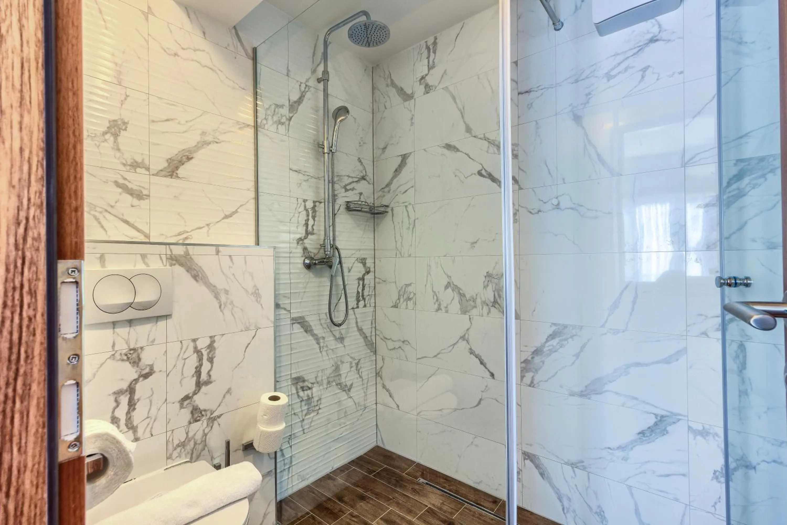 Shower in Bel Residence