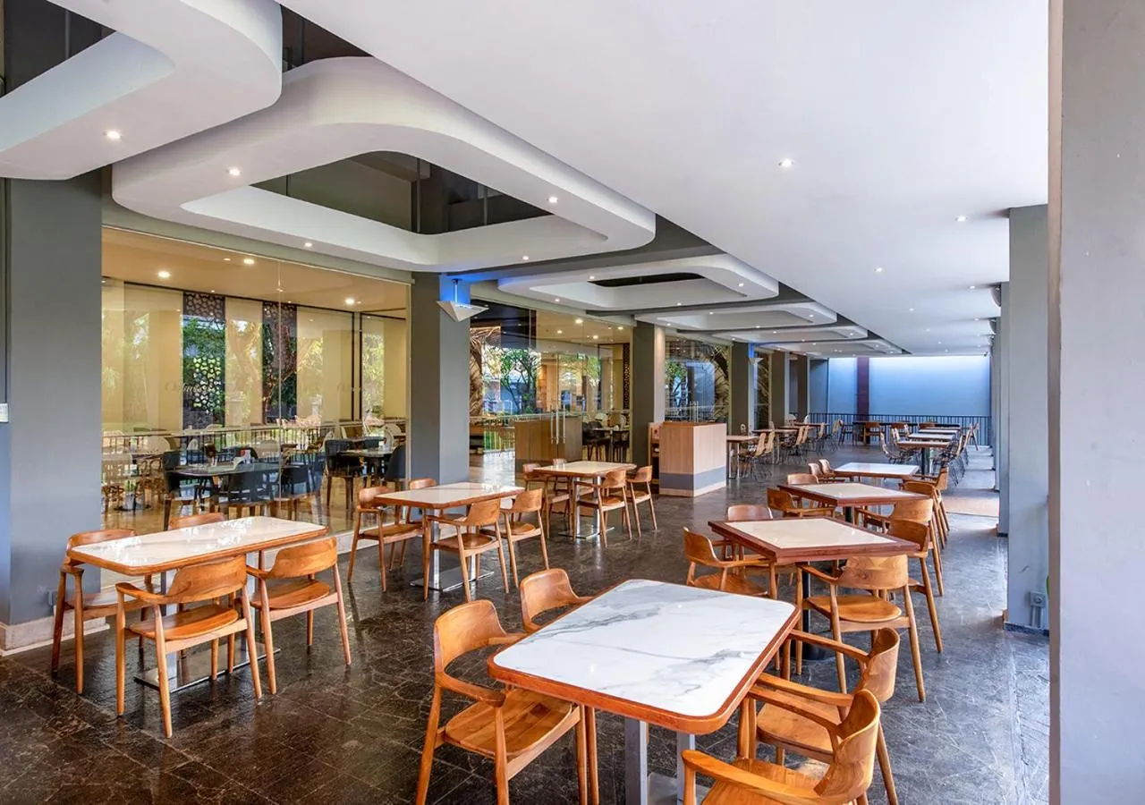 Restaurant/places to eat in Oakwood Hotel & Apartments Taman Mini Jakarta
