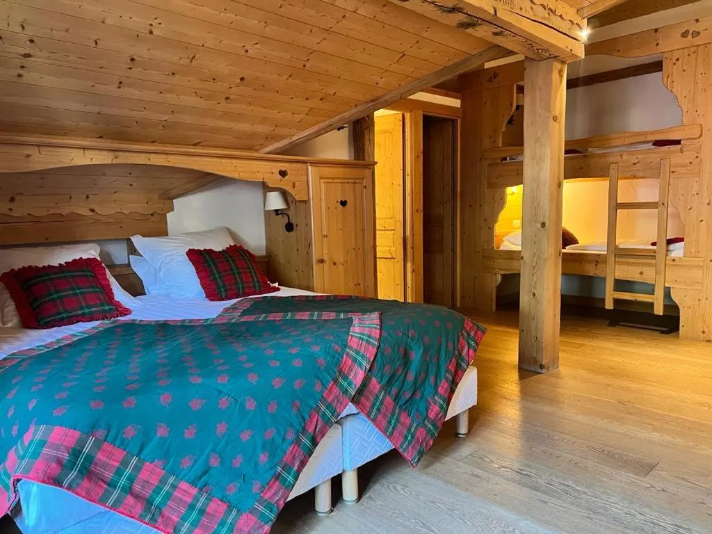 Bedroom, Bed in Fleur des Neiges