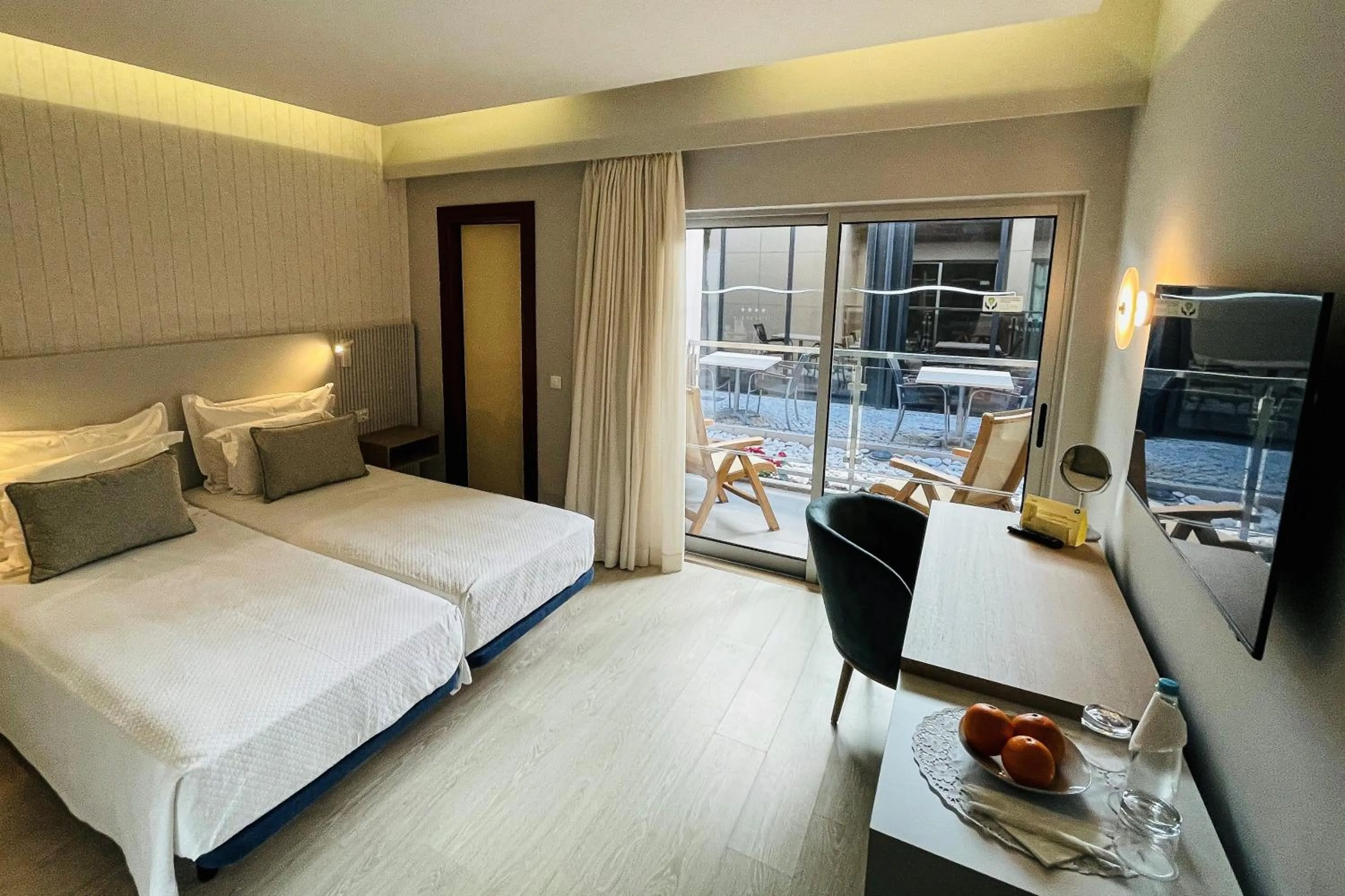 Photo of the whole room, Bed in Alisios