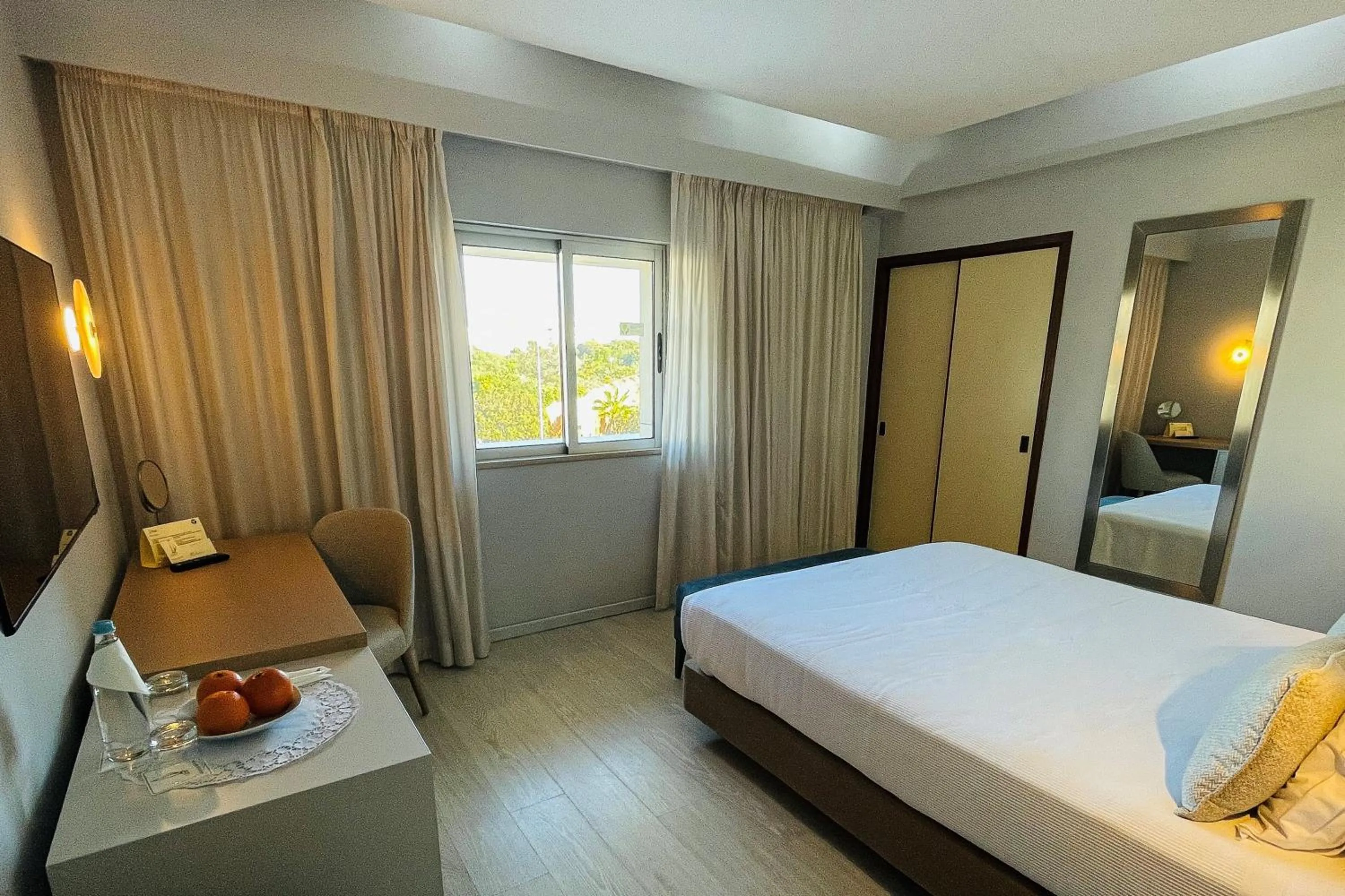 Photo of the whole room, Bed in Alisios