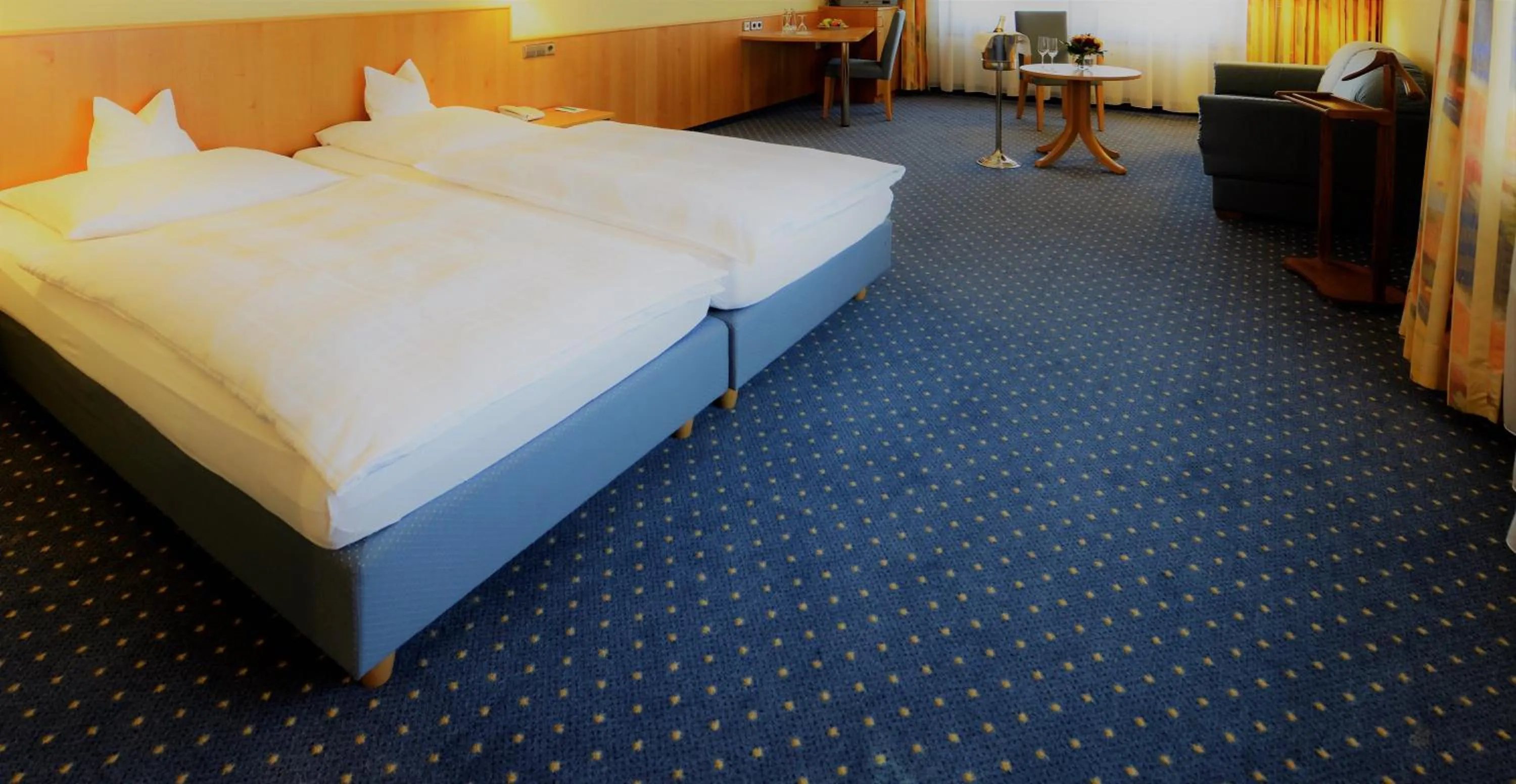 Living room, Bed in Hotel Sonne Eintracht KG Achern