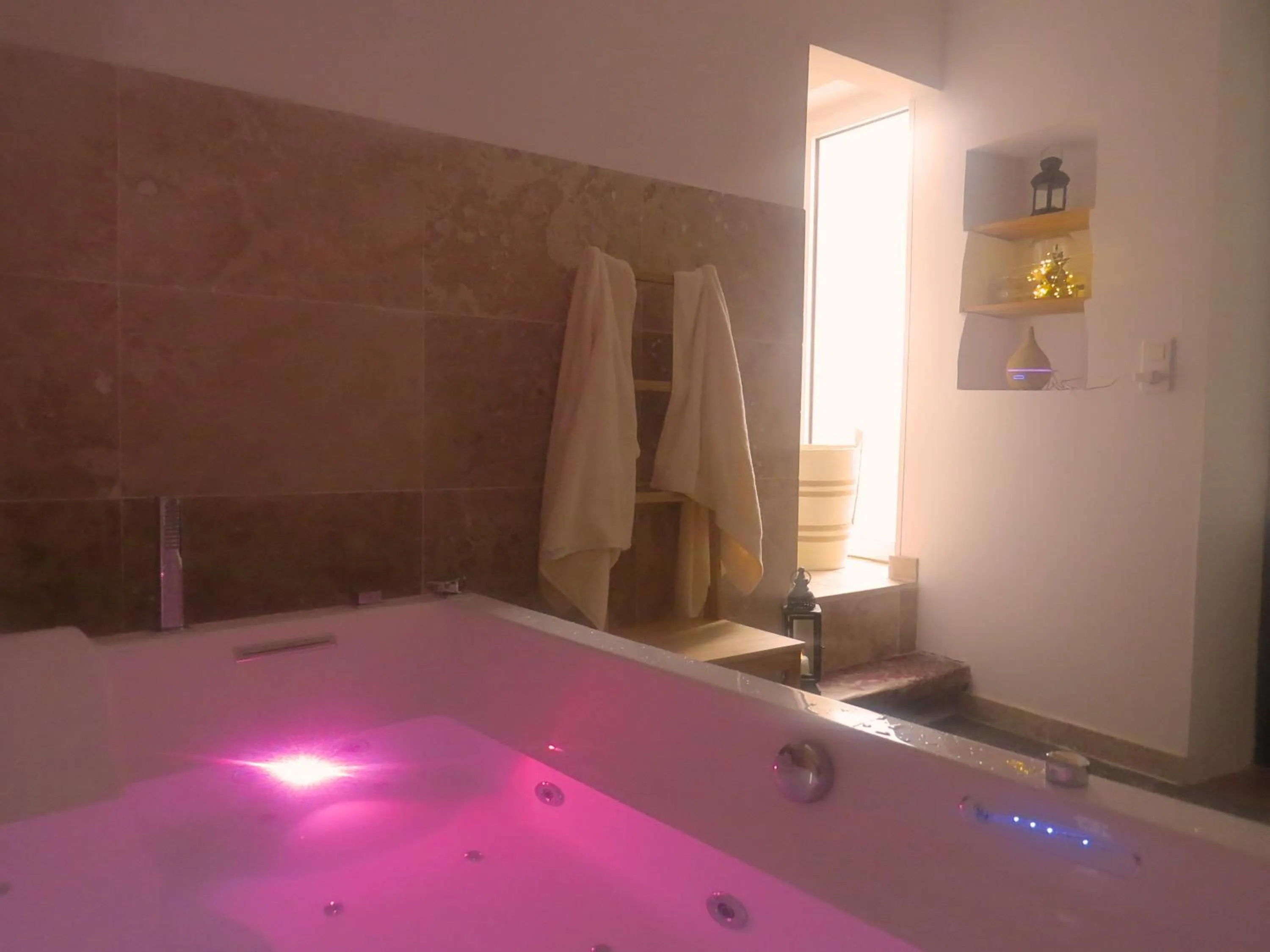 Hot Tub in Maison d'hôtes La Bignone