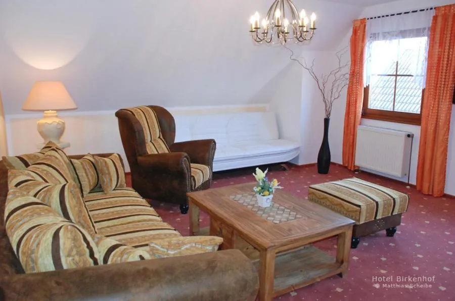 Living room, Bed in Hotel Birkenhof Garni