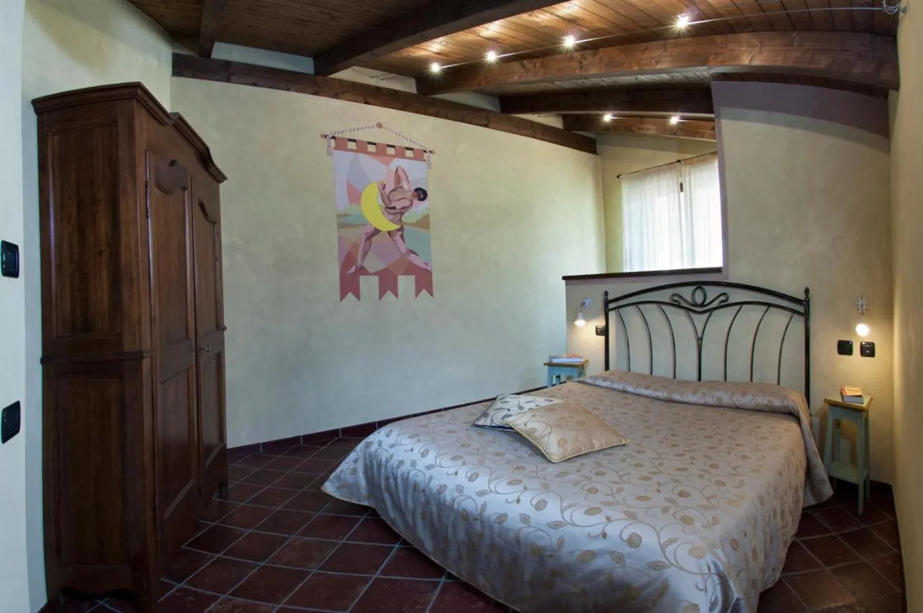 Photo of the whole room, Bed in Trattoria Del Bivio