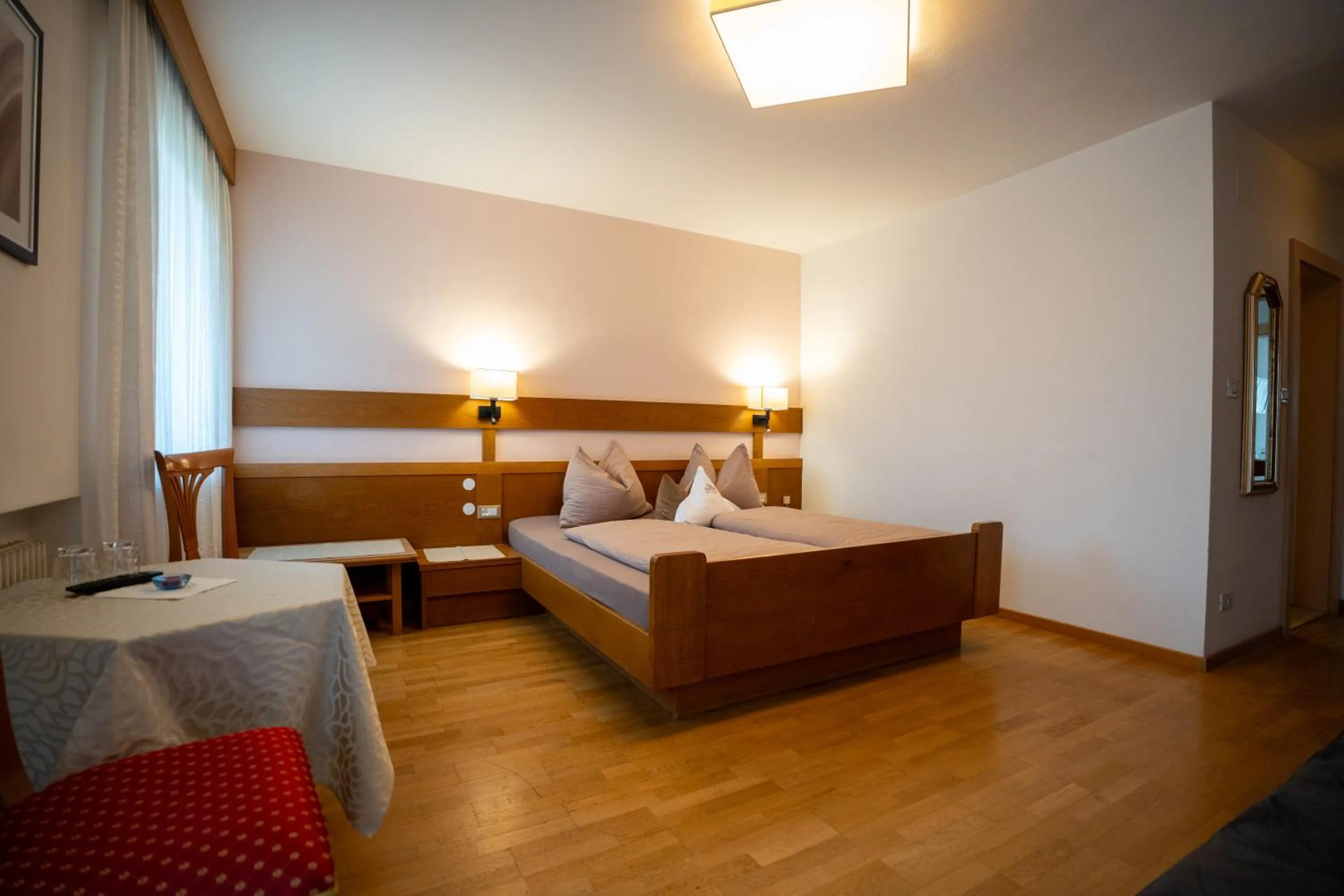 Bedroom, Bed in Hotel Garni Savoy - new opening