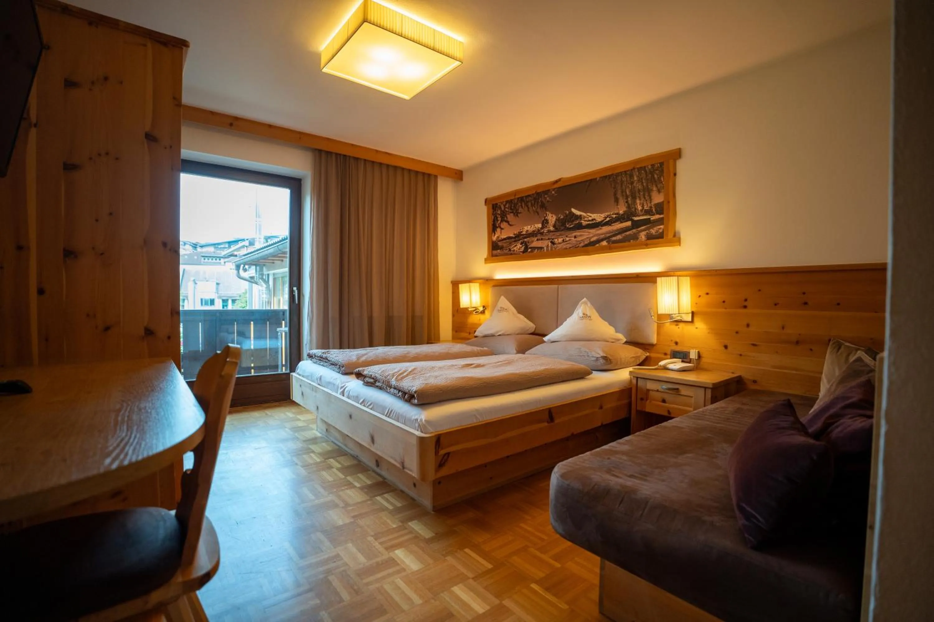 Photo of the whole room, Bed in Hotel Garni Savoy - new opening