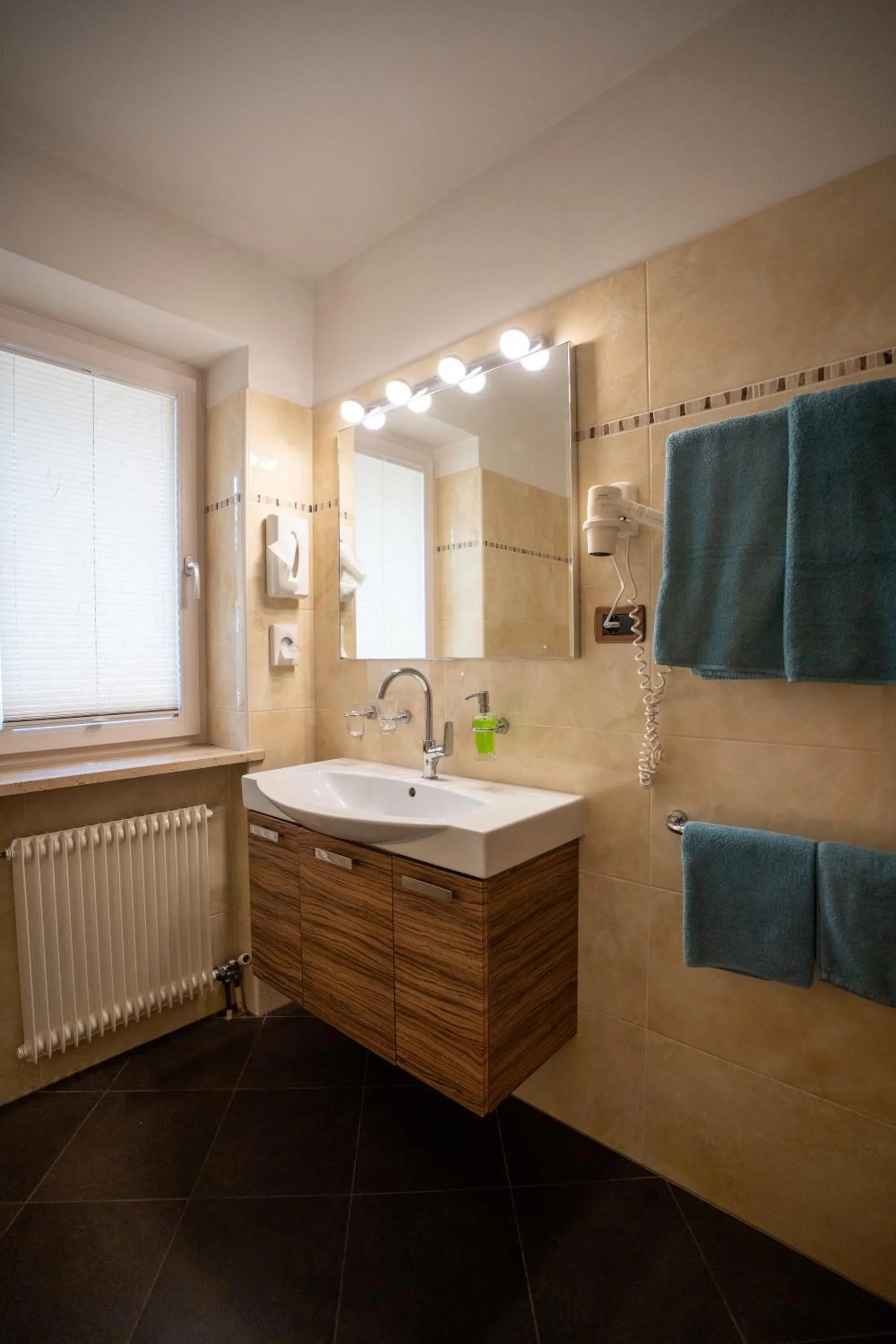 Bathroom in Hotel Garni Savoy - new opening