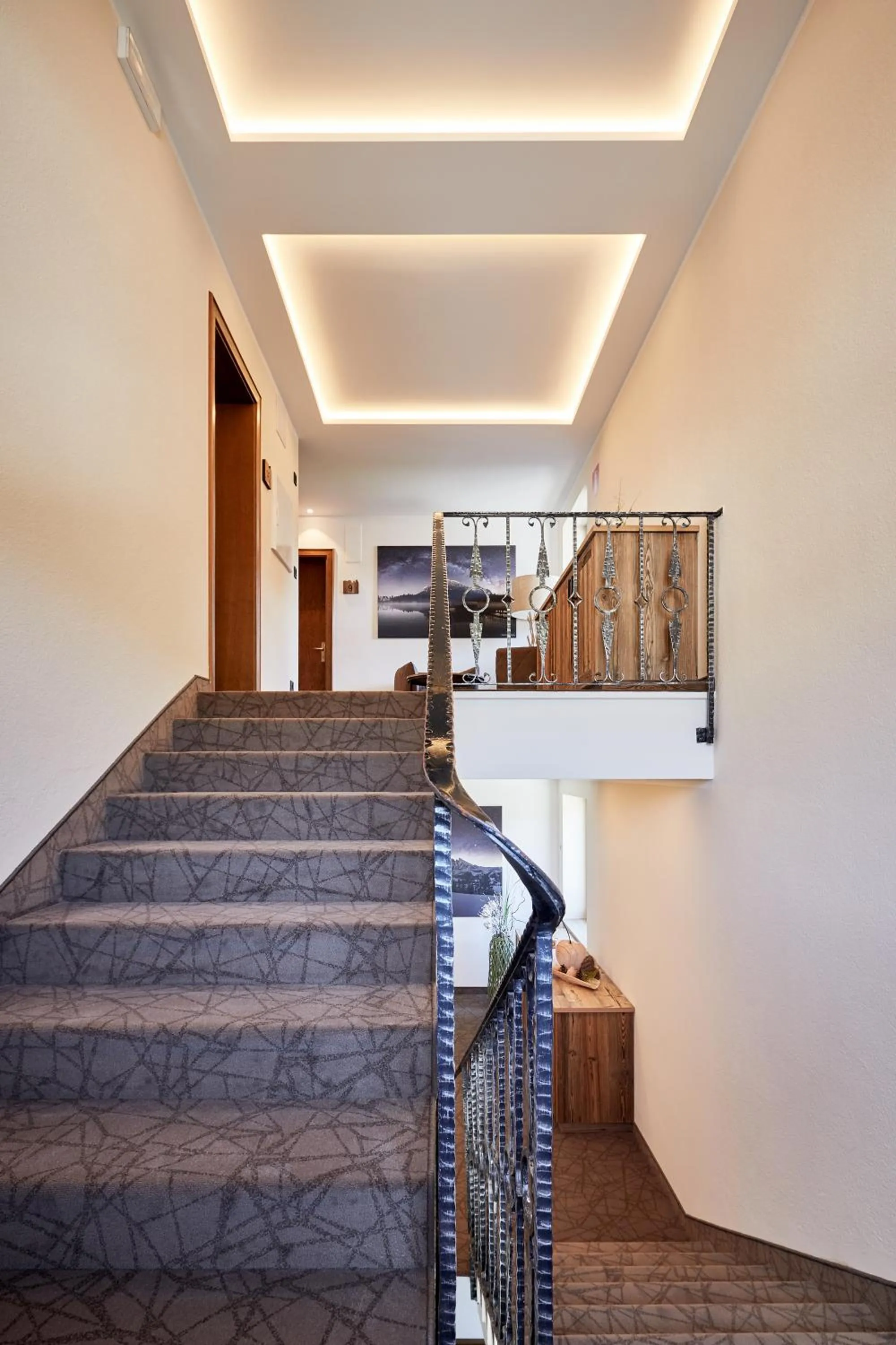 Decorative detail in Hotel Garni Savoy - new opening