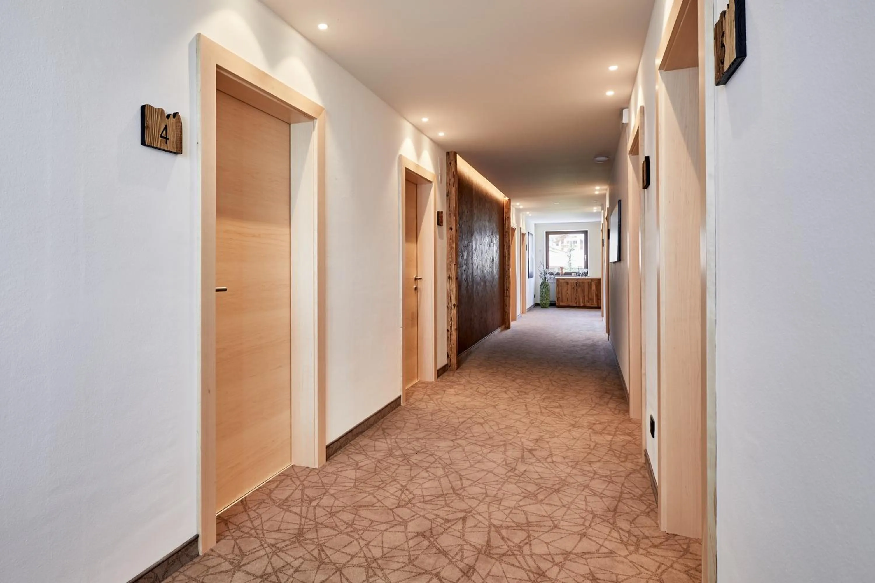 Decorative detail in Hotel Garni Savoy - new opening