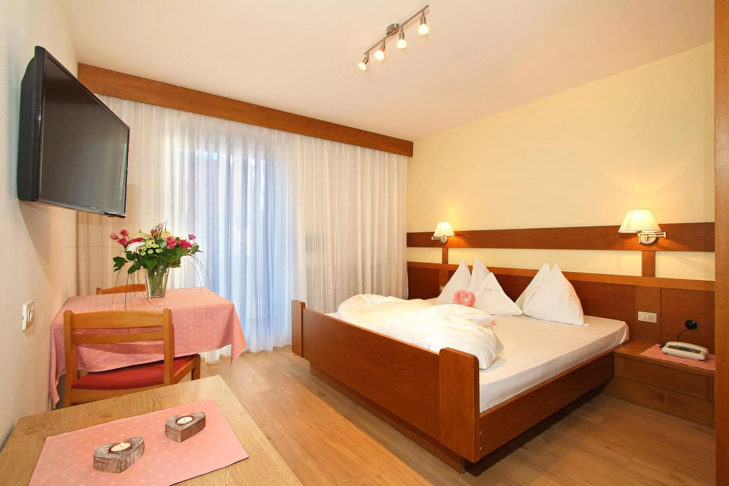 Bed in Hotel Garni Savoy - new opening