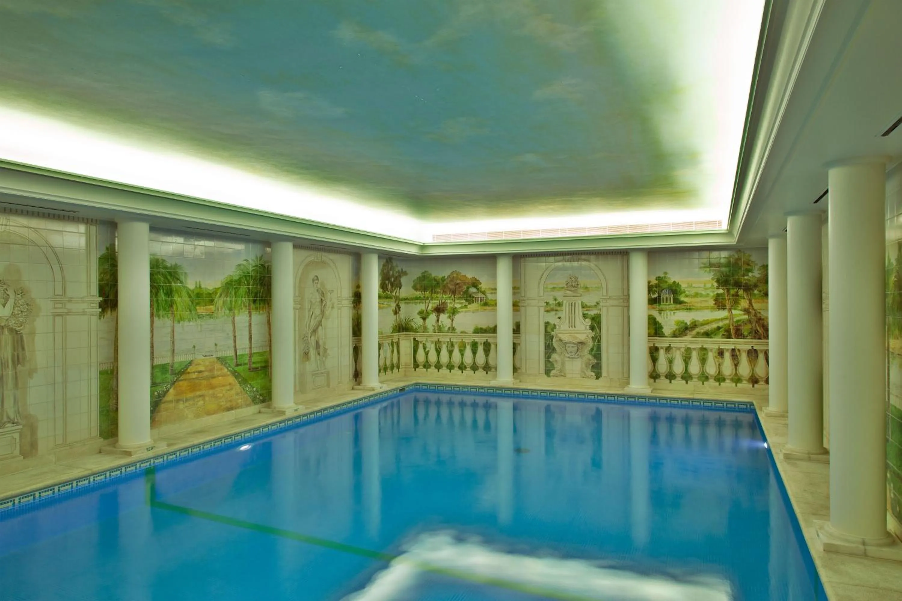 Swimming pool in Hotel Dos Templarios