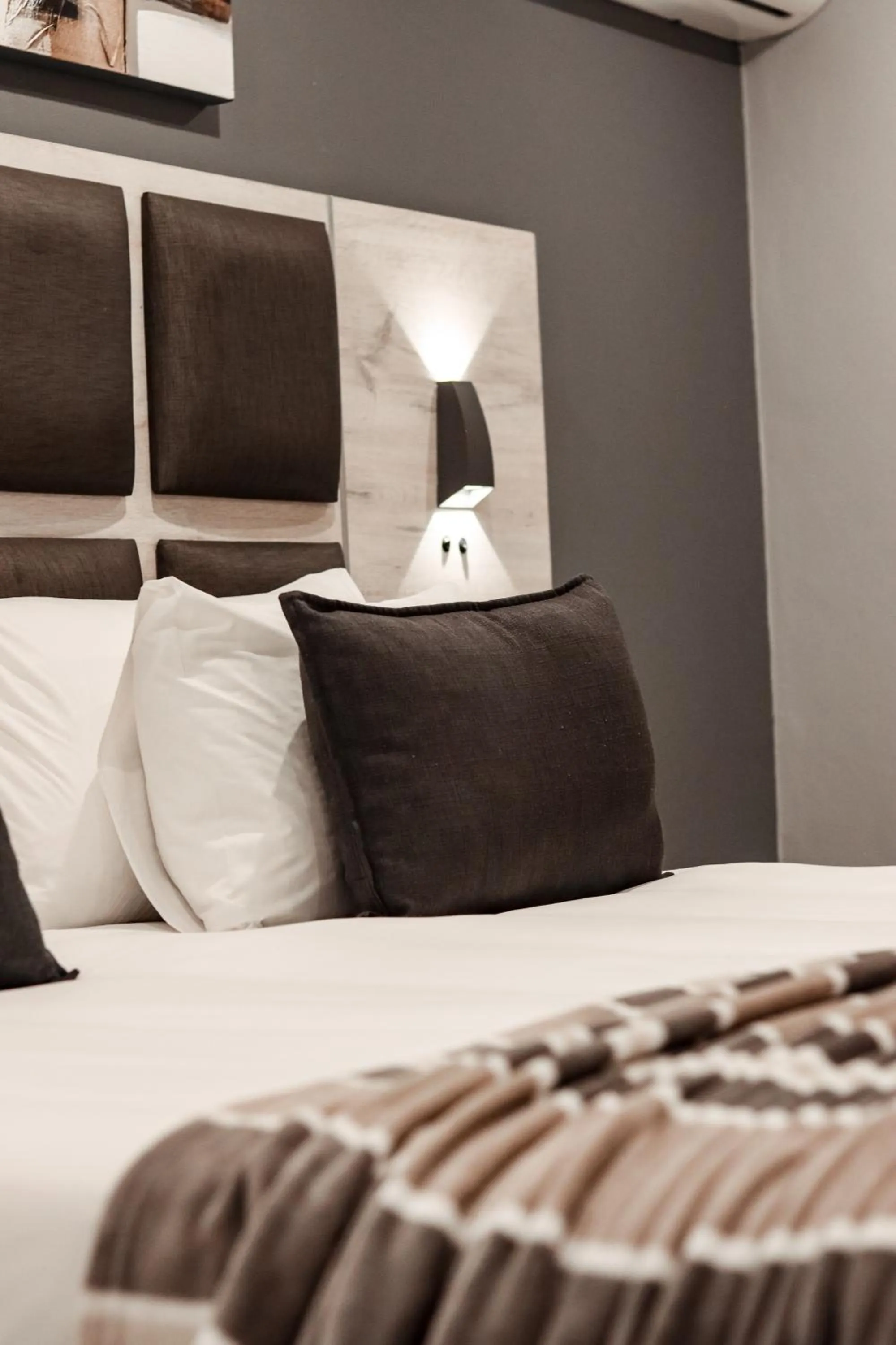 Bed in Cascades Guest Lodge