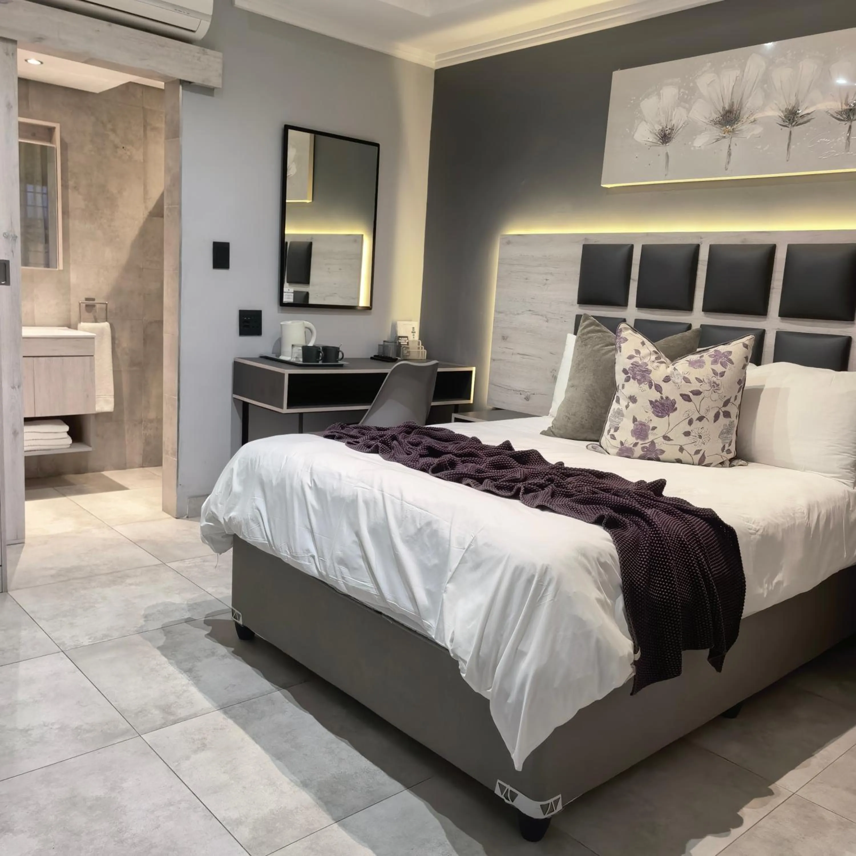 Bed in Cascades Guest Lodge