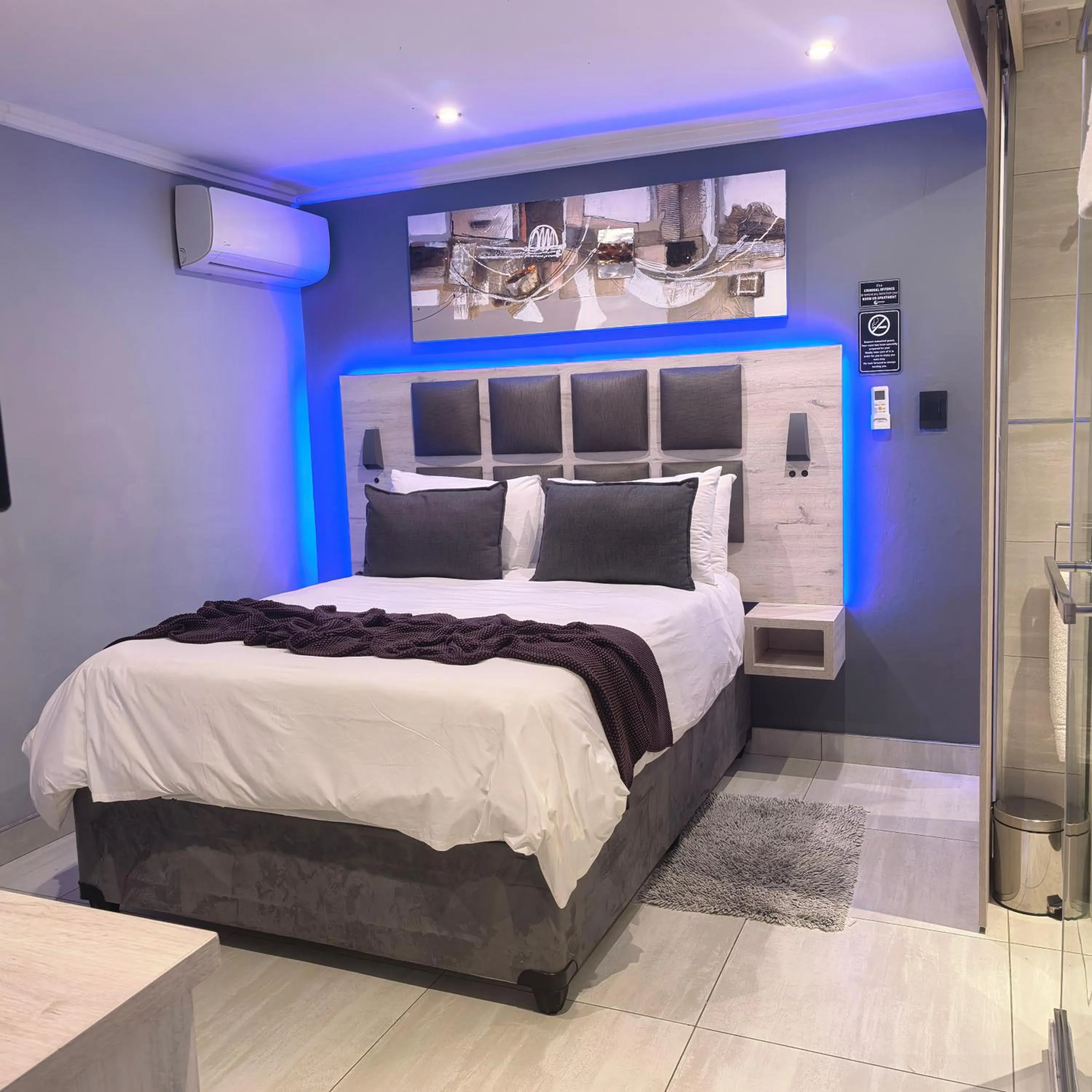 Bed in Cascades Guest Lodge