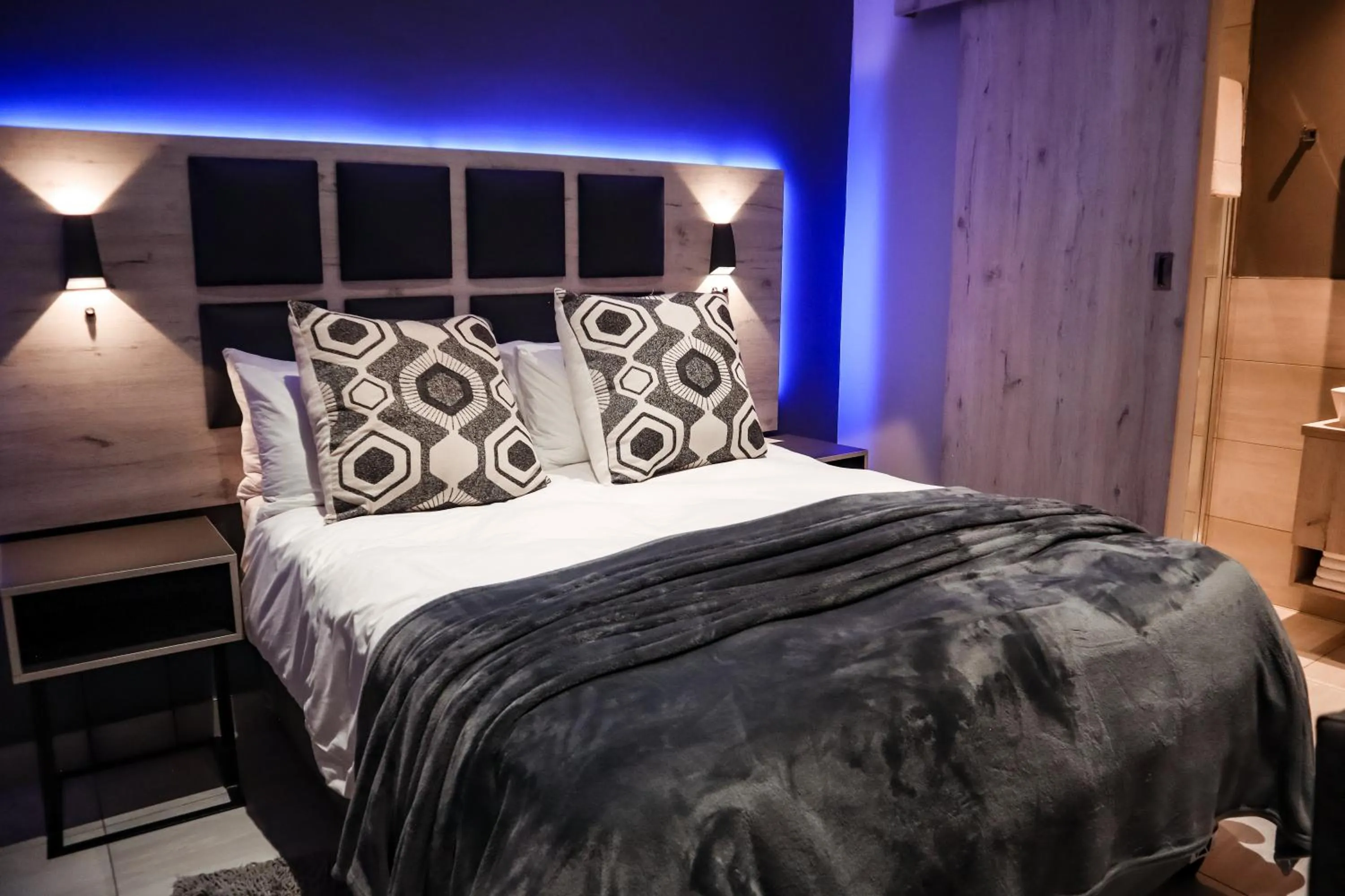 Bed in Cascades Guest Lodge