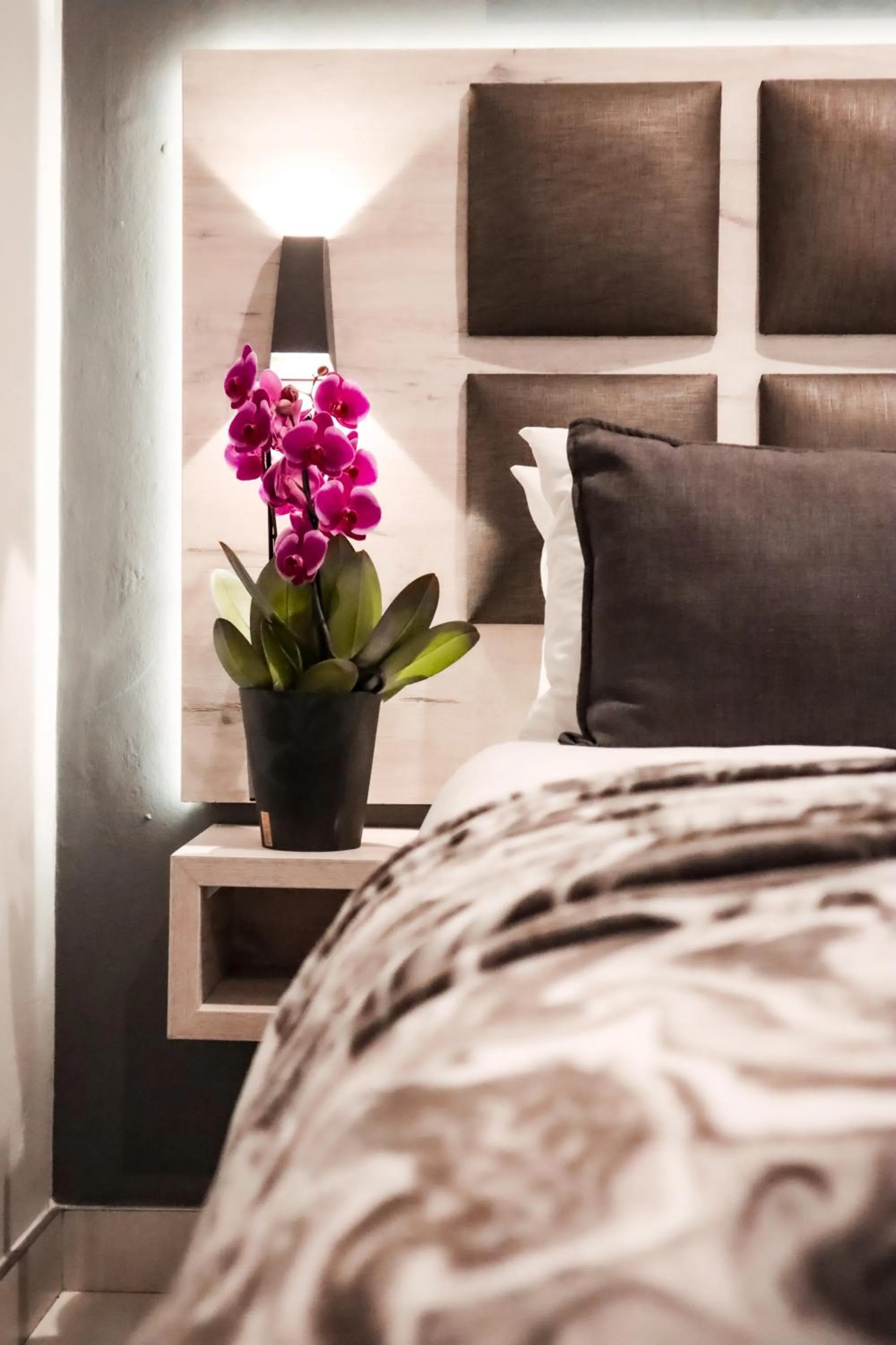 Bed in Cascades Guest Lodge