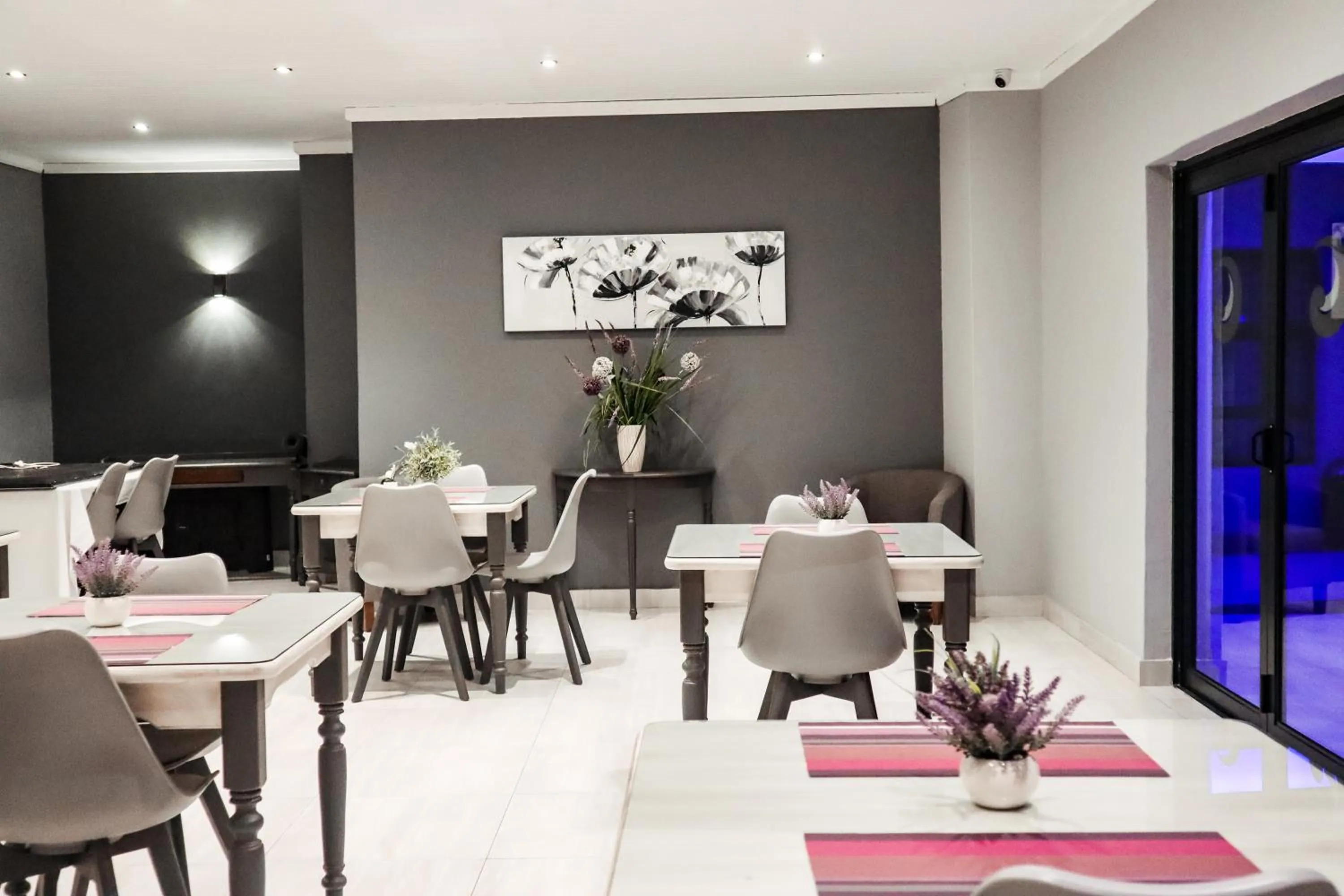 Restaurant/places to eat in Cascades Guest Lodge