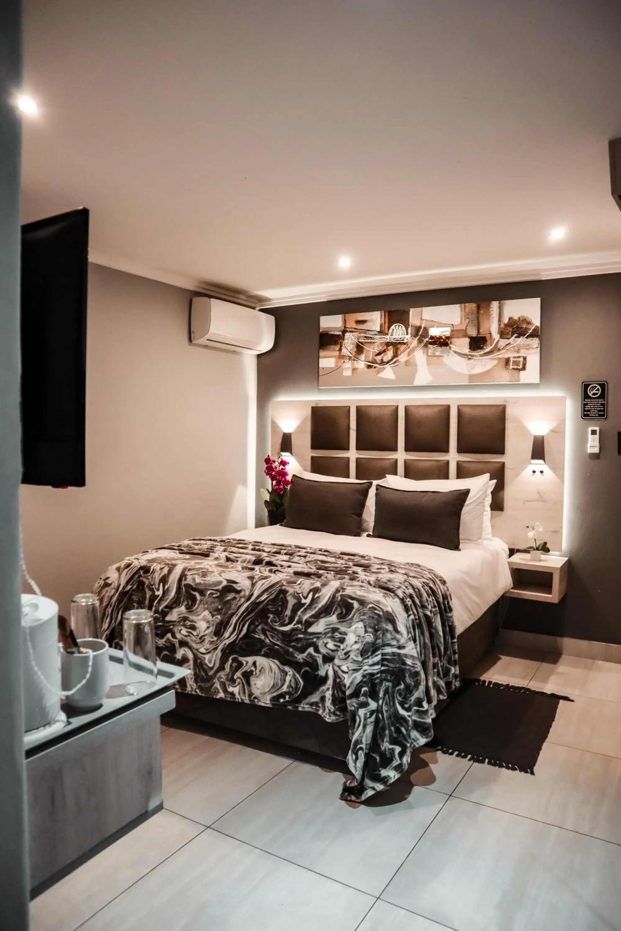 Bedroom, Bed in Cascades Guest Lodge