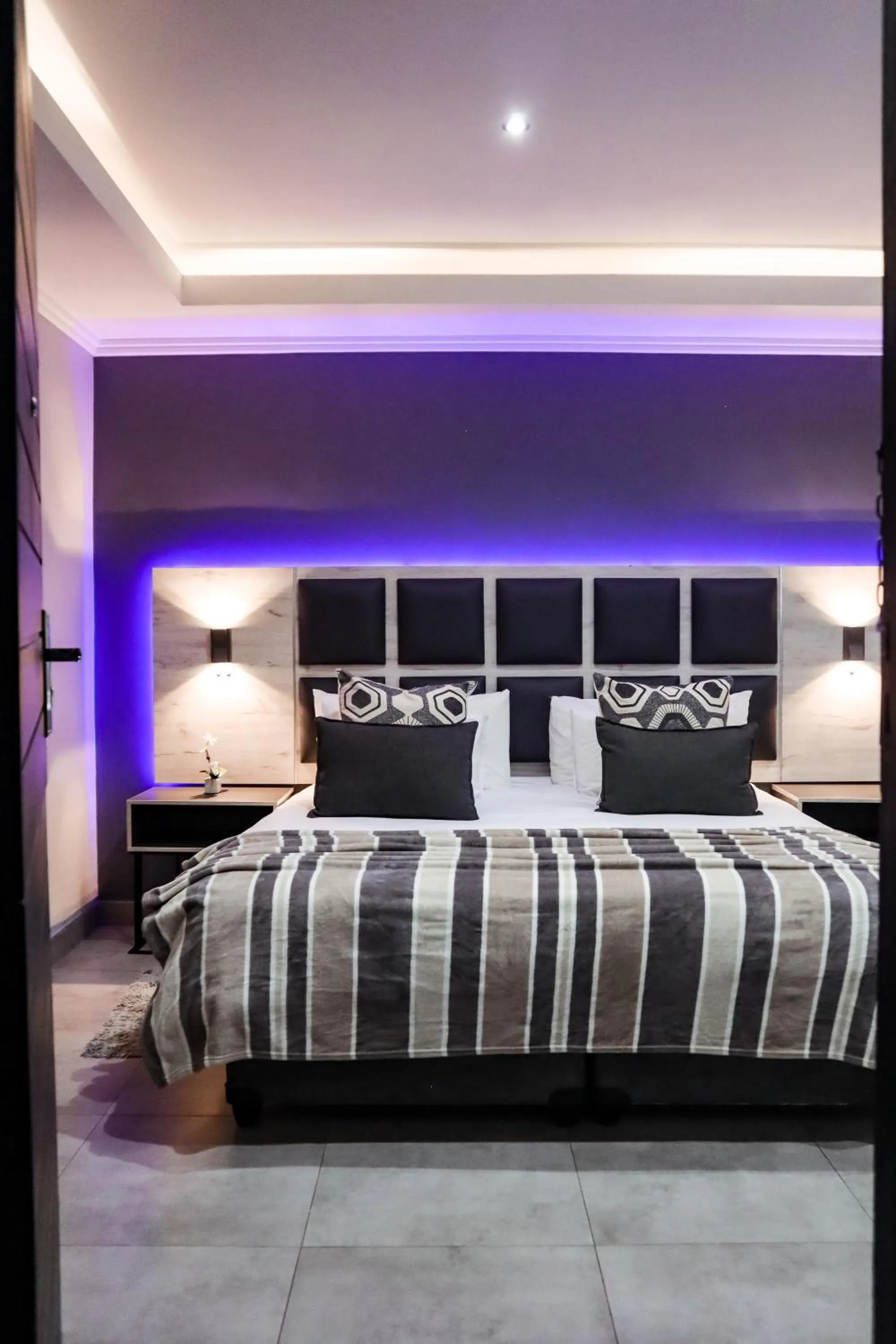 Bed in Cascades Guest Lodge