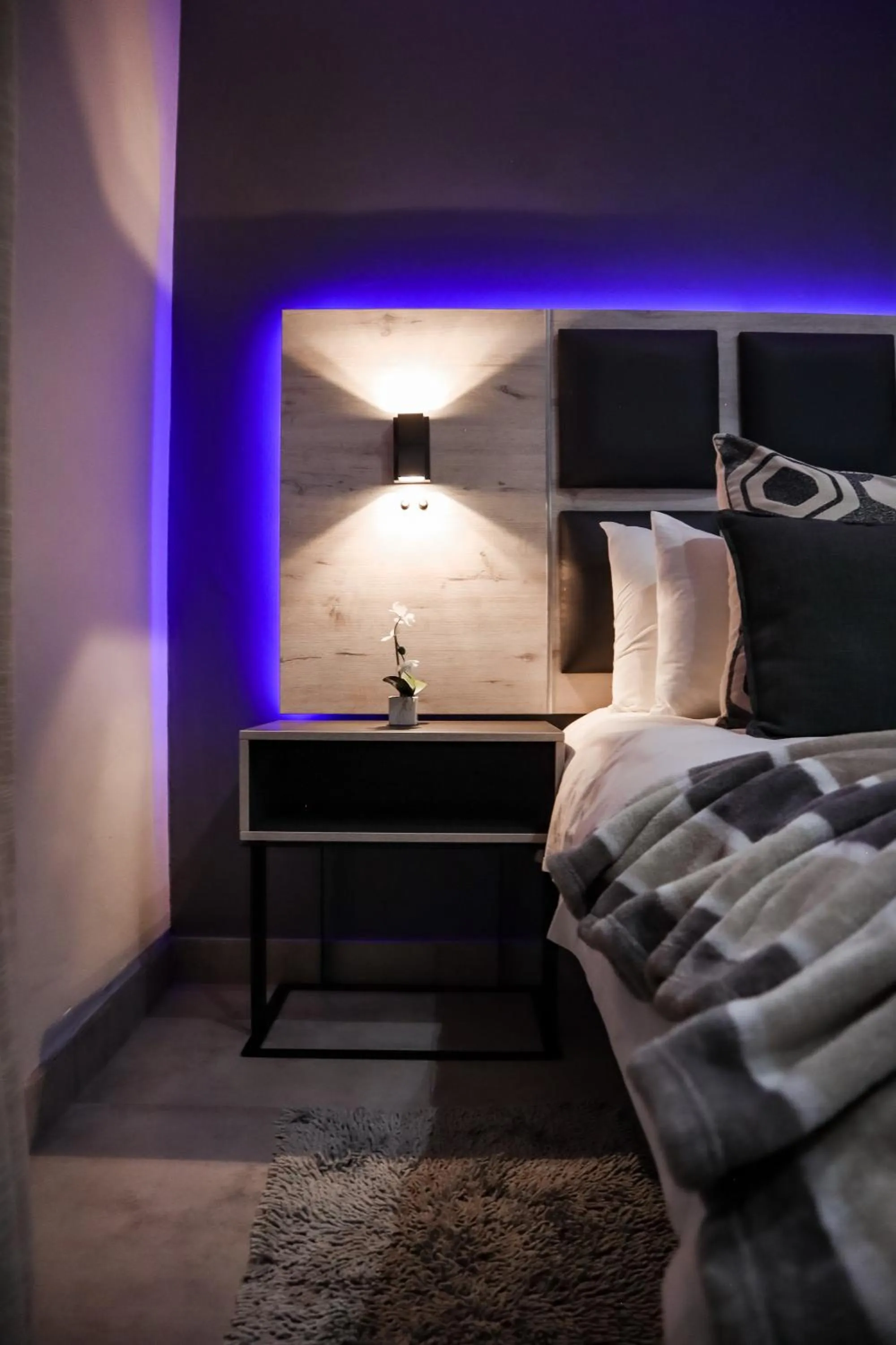 Bed in Cascades Guest Lodge