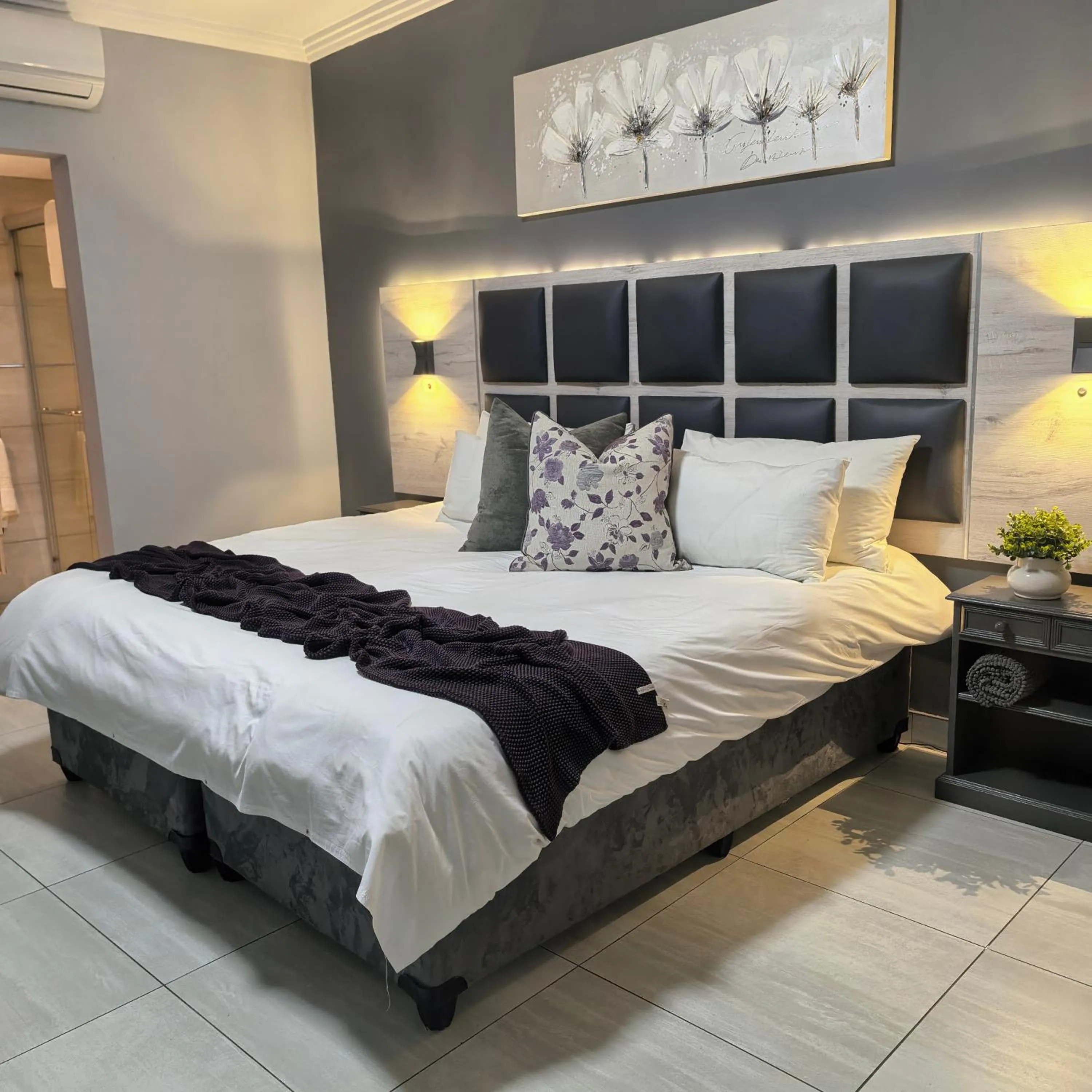 Bed in Cascades Guest Lodge