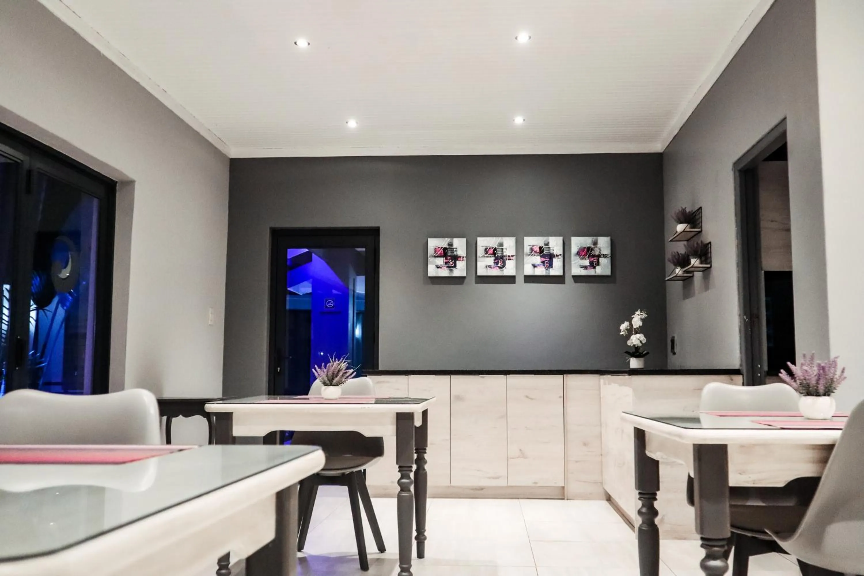 Dining area in Cascades Guest Lodge