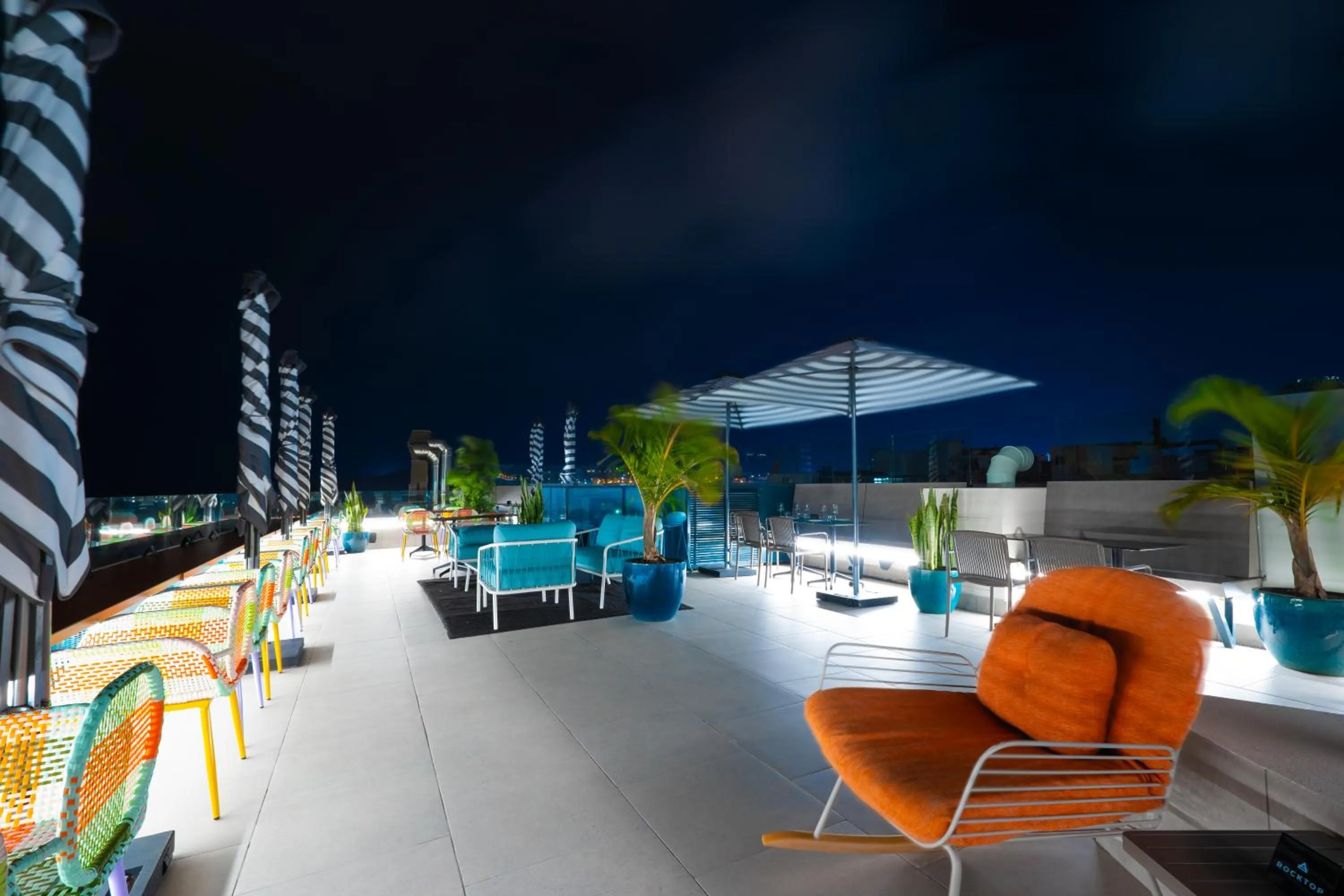 Restaurant/places to eat in Occidental Las Canteras