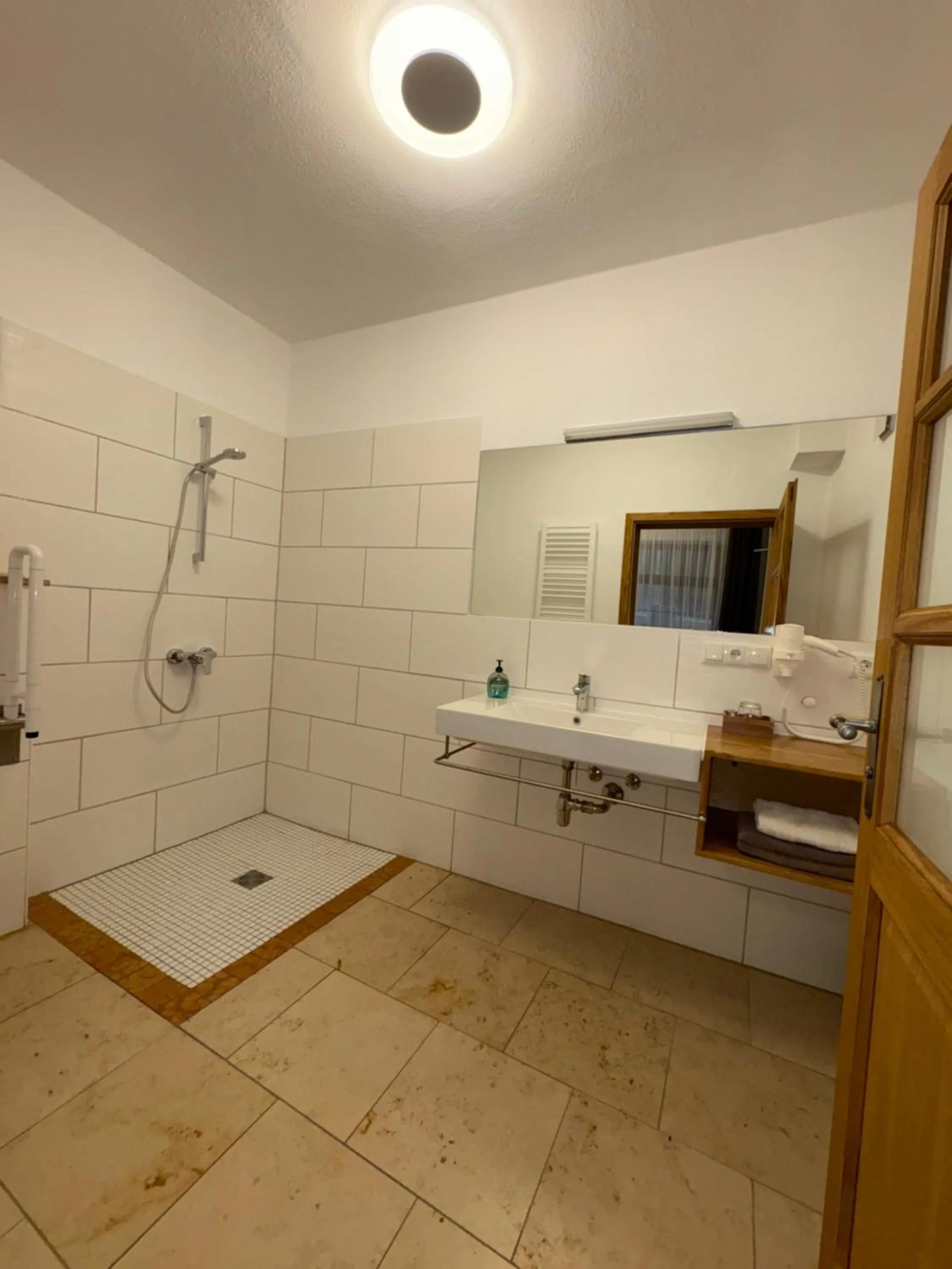 Bathroom in Wirgarten Antik Hotel