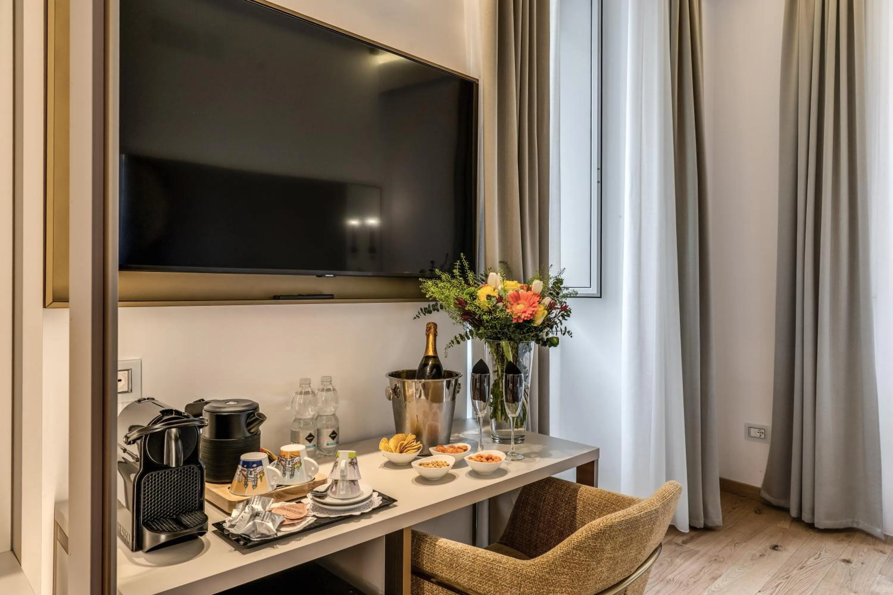 TV and multimedia in Relais Trevi 95 Boutique Hotel