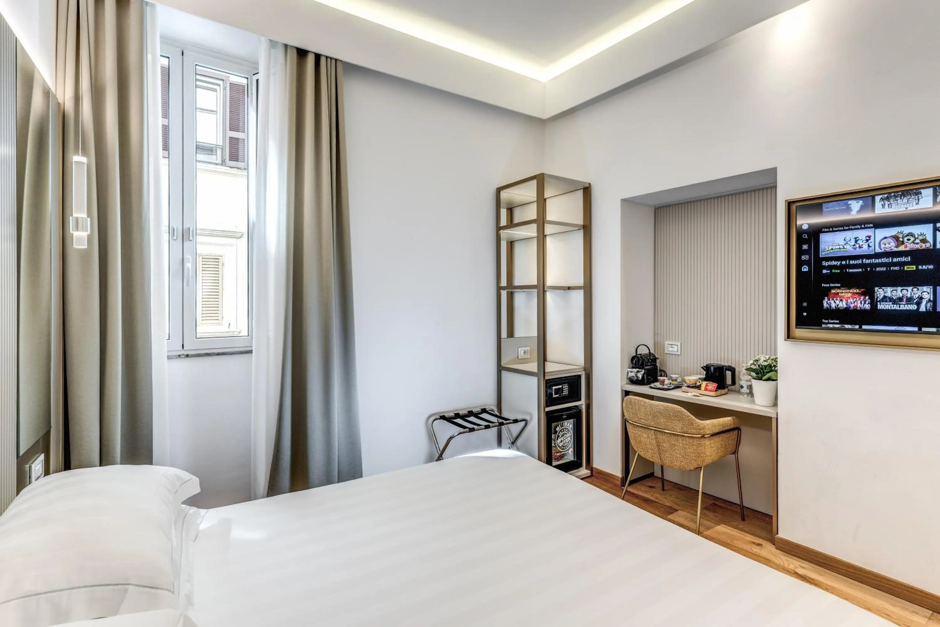 TV and multimedia, Bed in Relais Trevi 95 Boutique Hotel