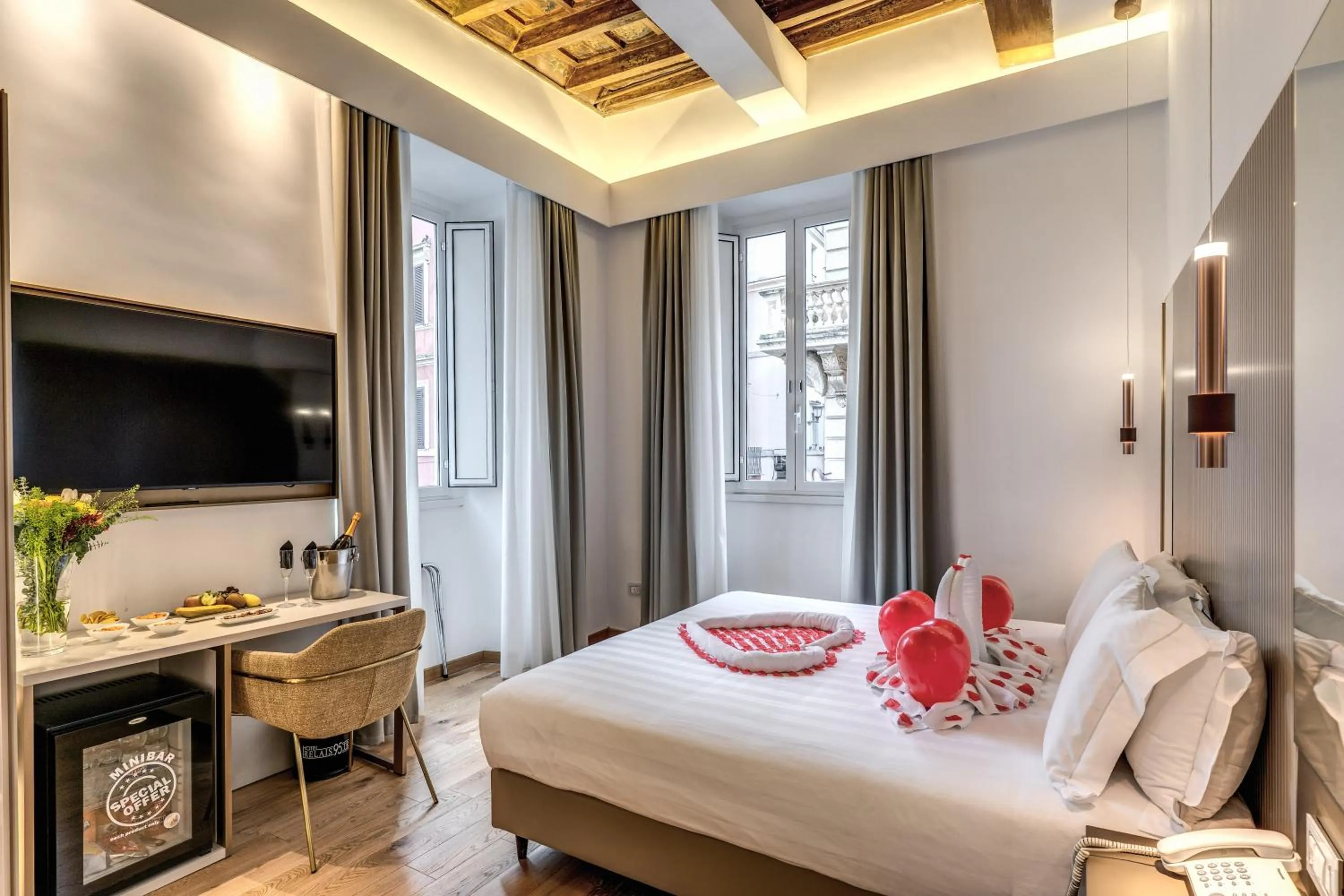 TV and multimedia, Bed in Relais Trevi 95 Boutique Hotel