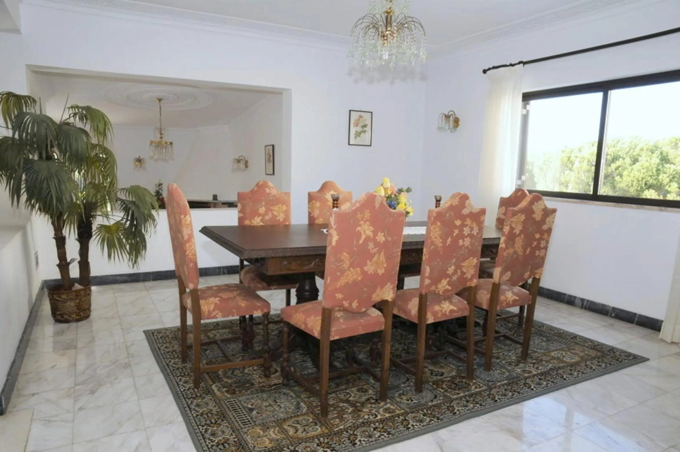 Restaurant/places to eat in Situated in a superb position, in The Old Village area