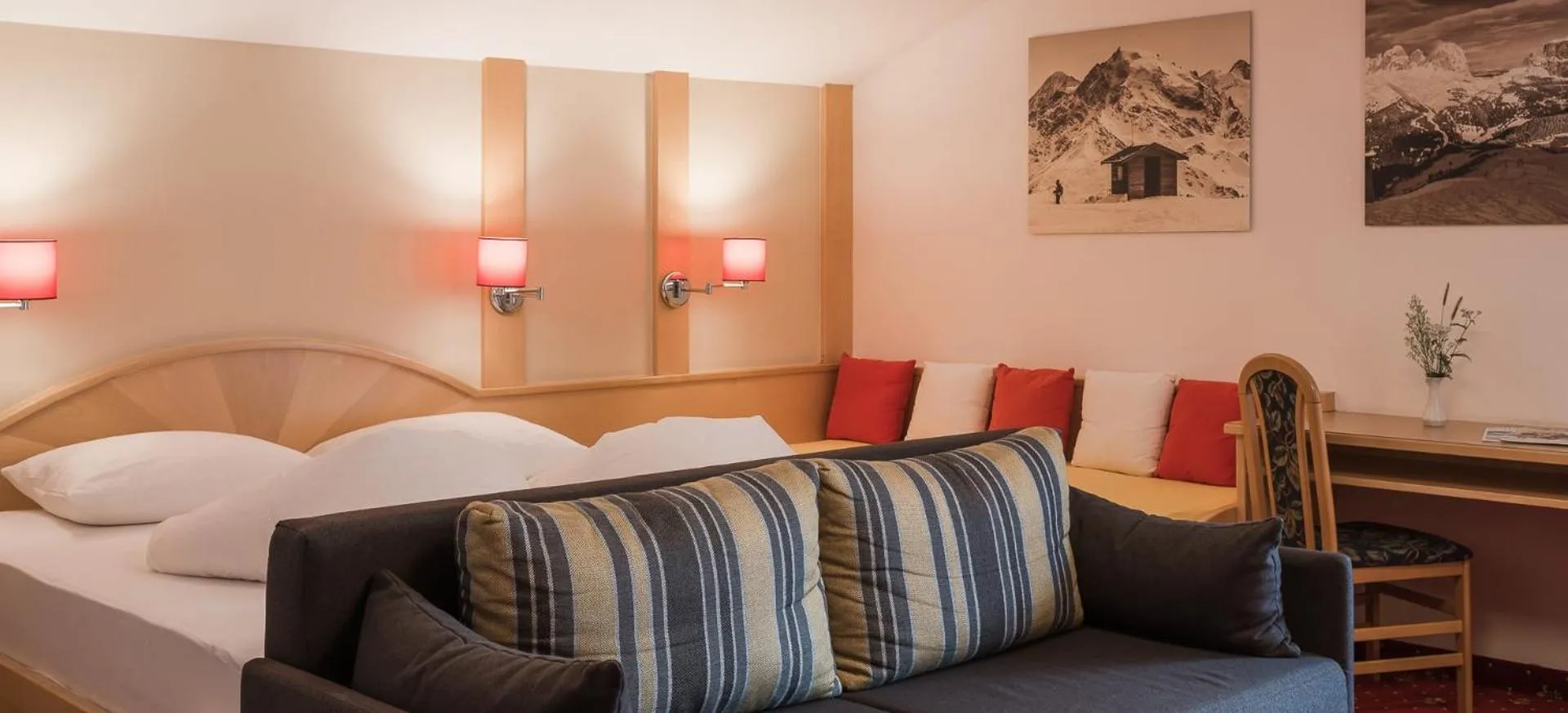 Photo of the whole room, Bed in Parkhotel Plauserhof