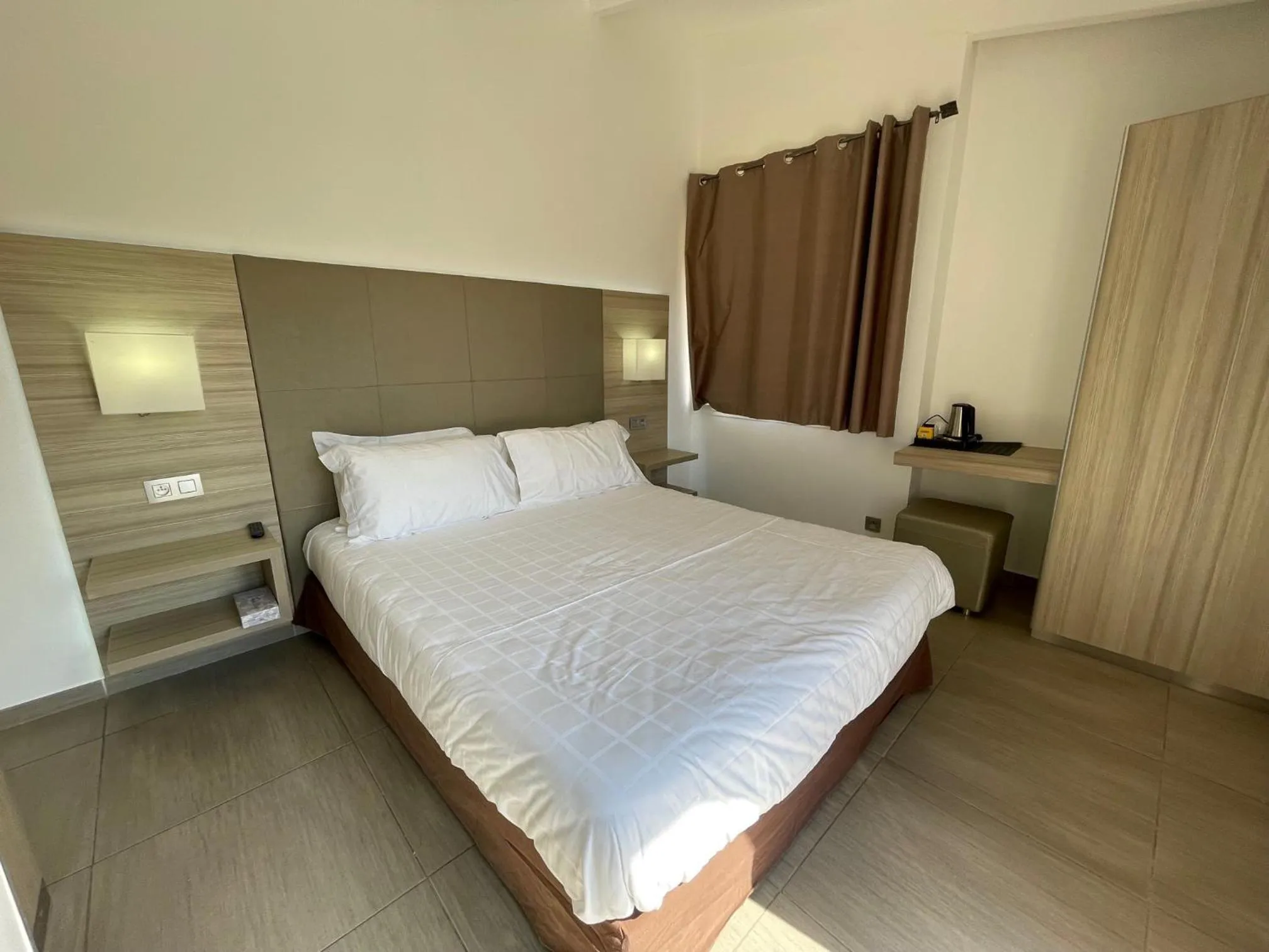 Bedroom, Bed in Hôtel L'Escale Coté Port