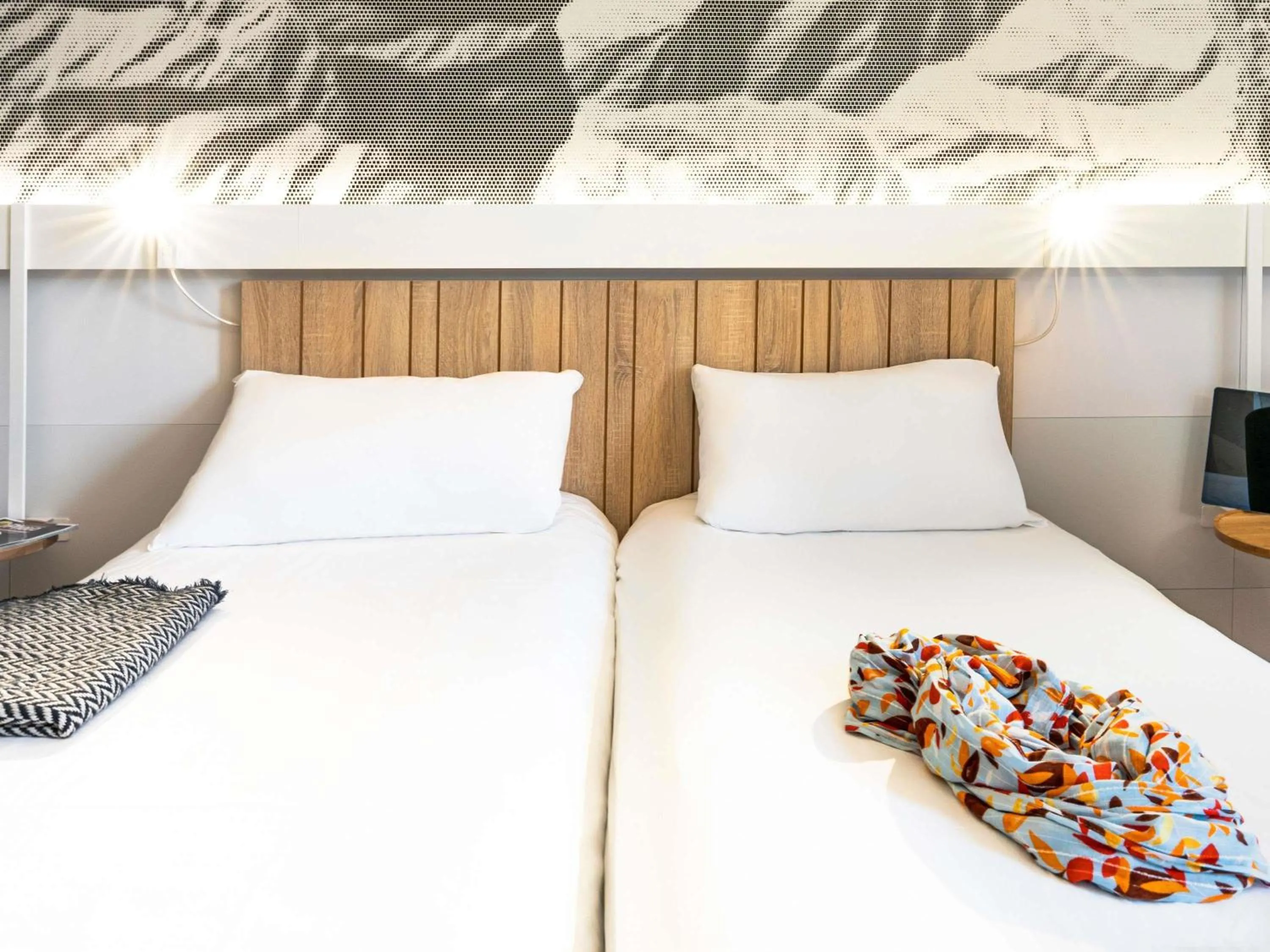 Bedroom, Bed in ibis Macon Sud Crêches